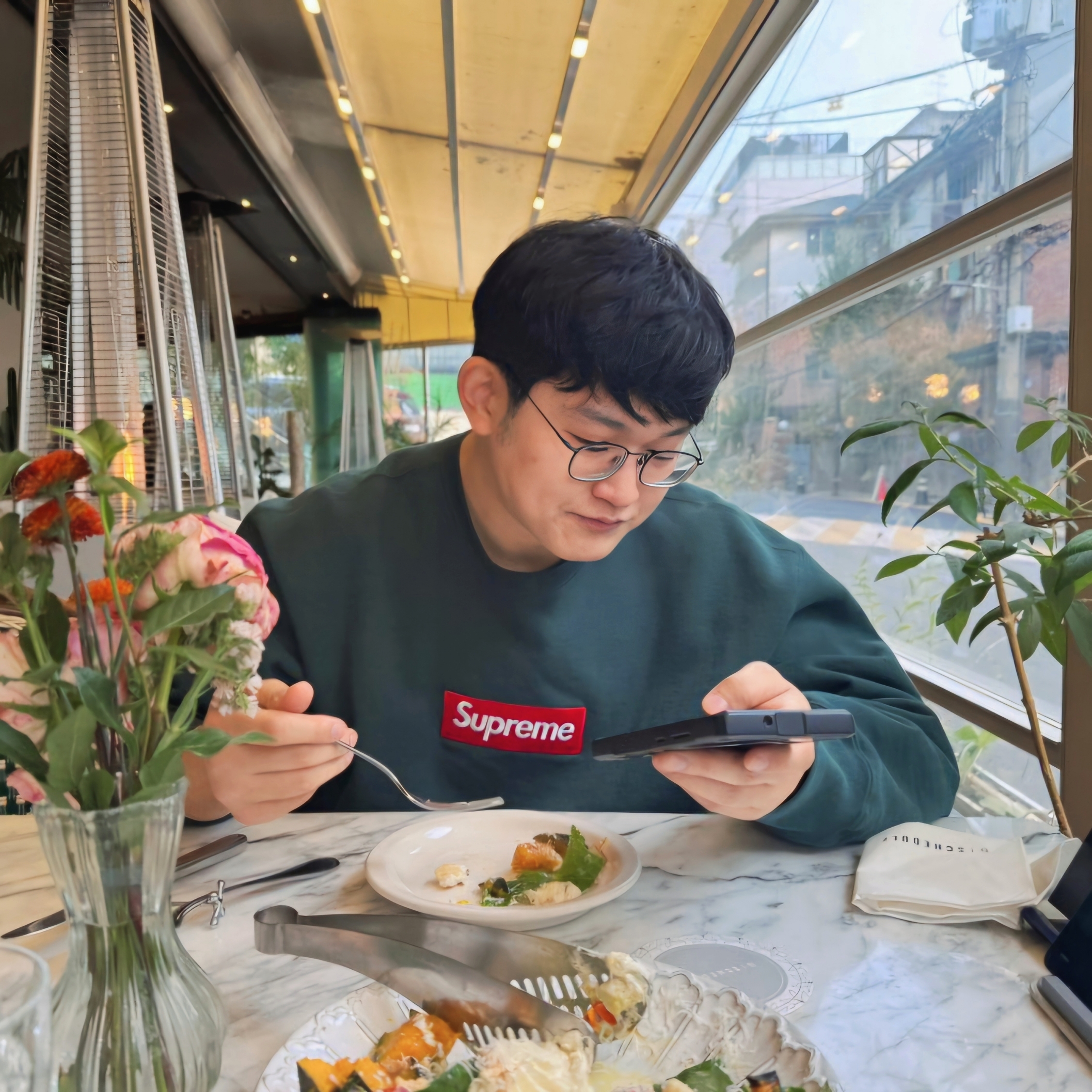 Supreme Box Logo Crewneck Dark Pine - 22FW 착용 스타일