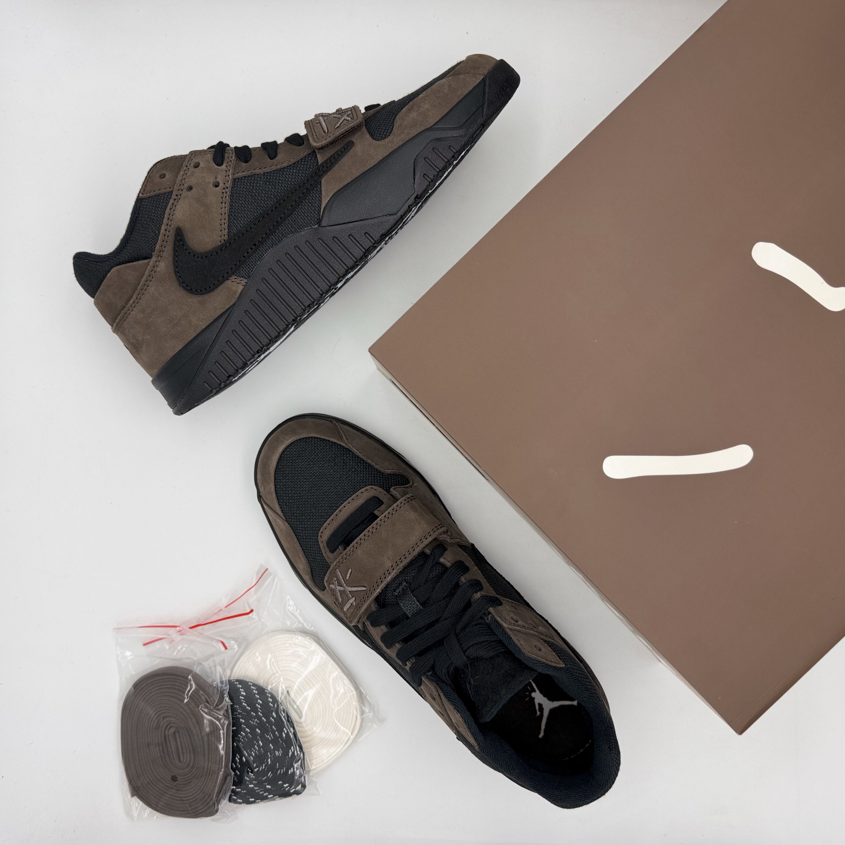 Jordan x Travis Scott Jumpman Jack TR Black and Dark Mocha 착용 스타일 - 7
