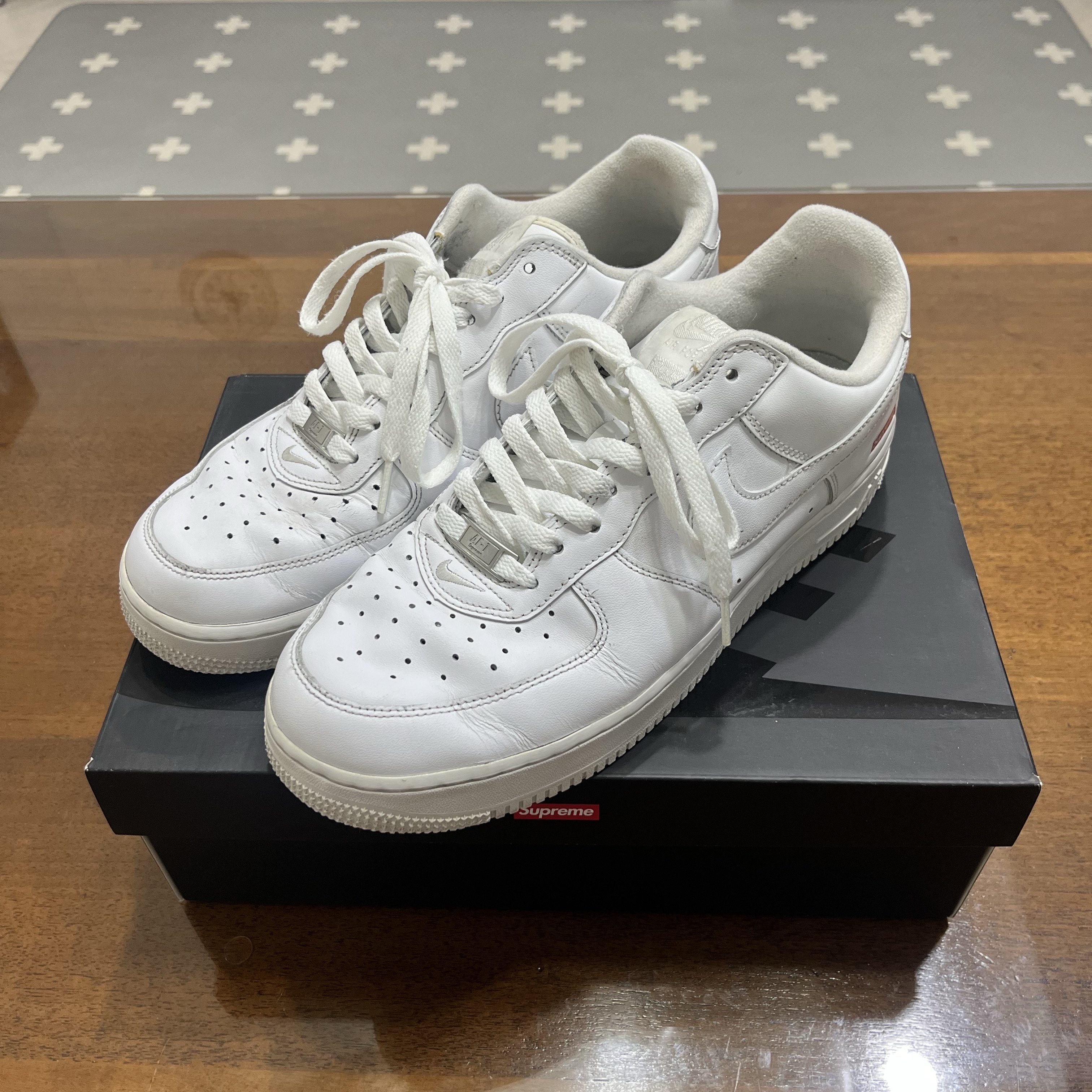 Nike x Supreme Air Force 1 Low White 착용 스타일