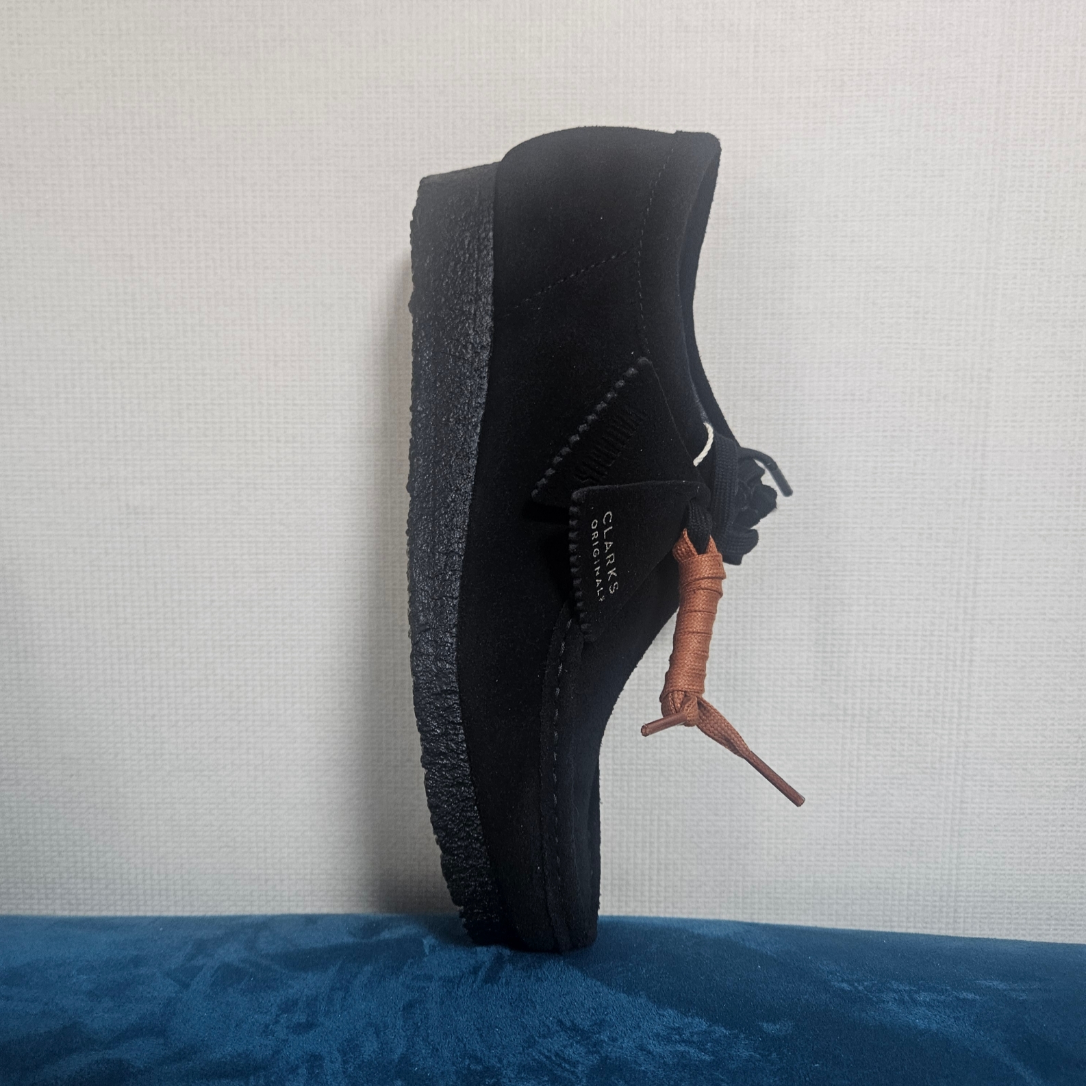 Clarks Wallabee Black Suede 착용 스타일