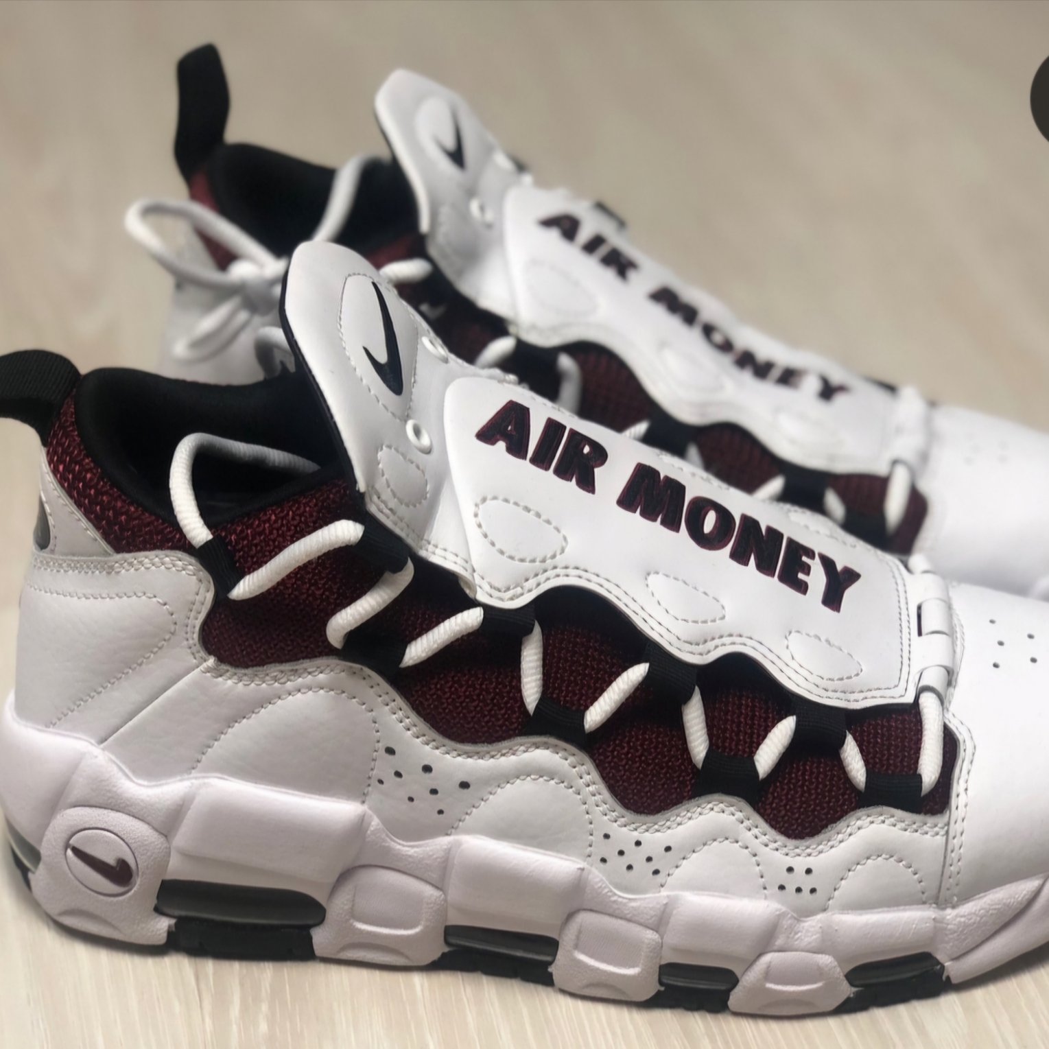 Nike Air More Money White Black Team Red 착용 스타일