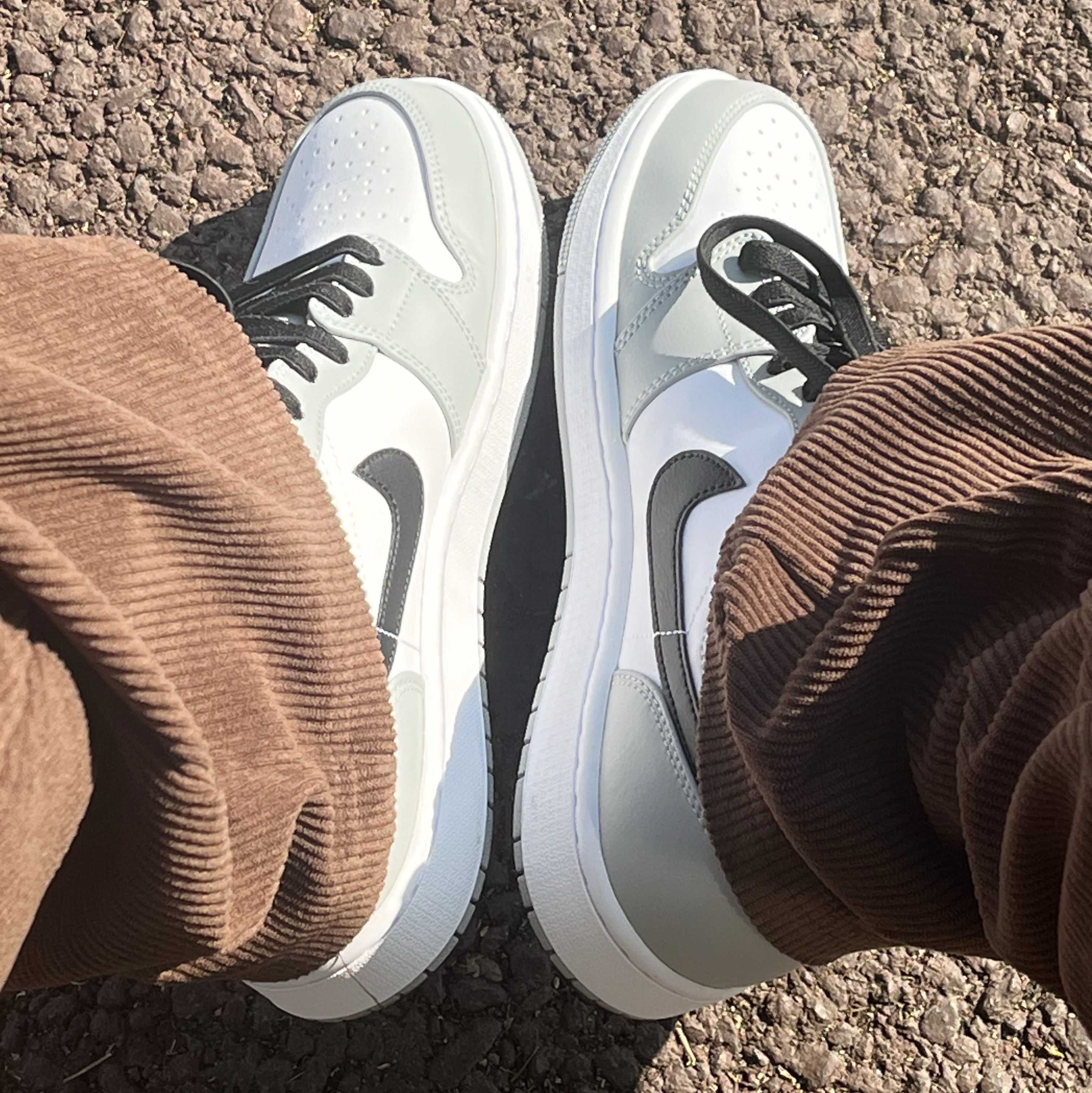 Jordan 1 Mid Light Smoke Grey 착용 스타일