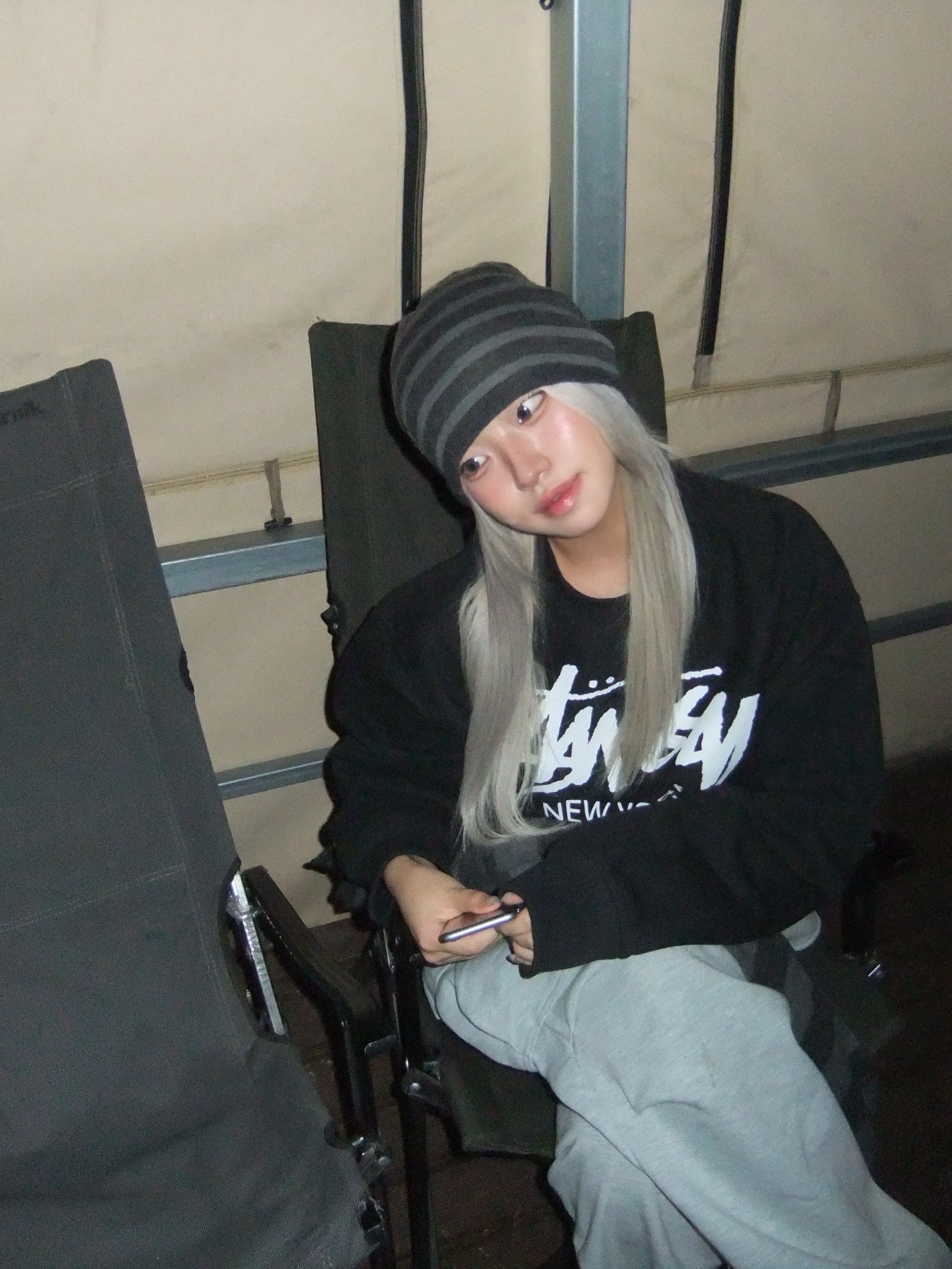 Stussy World Tour Crew Black 2023 착용 스타일