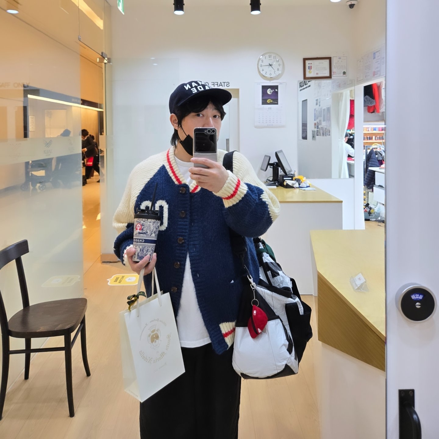Greenbutter Women 08 Varsity Alpaca Knit Cardigan Navy 착용 스타일