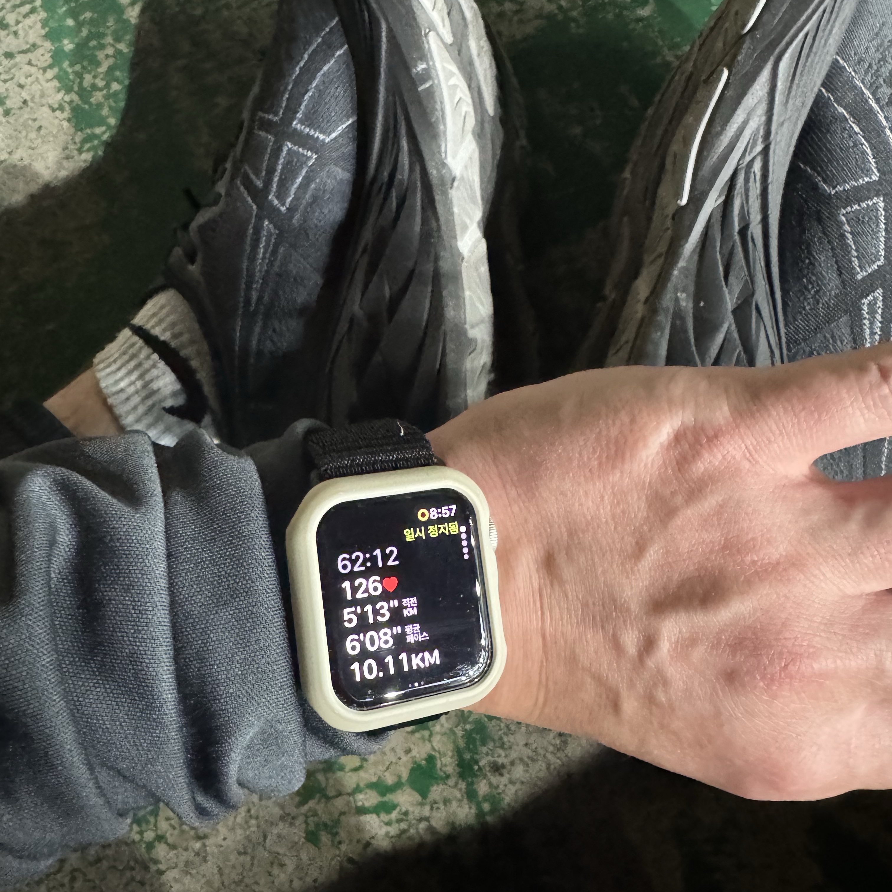 Asics Novablast 4 Black Graphite Grey 착용 스타일