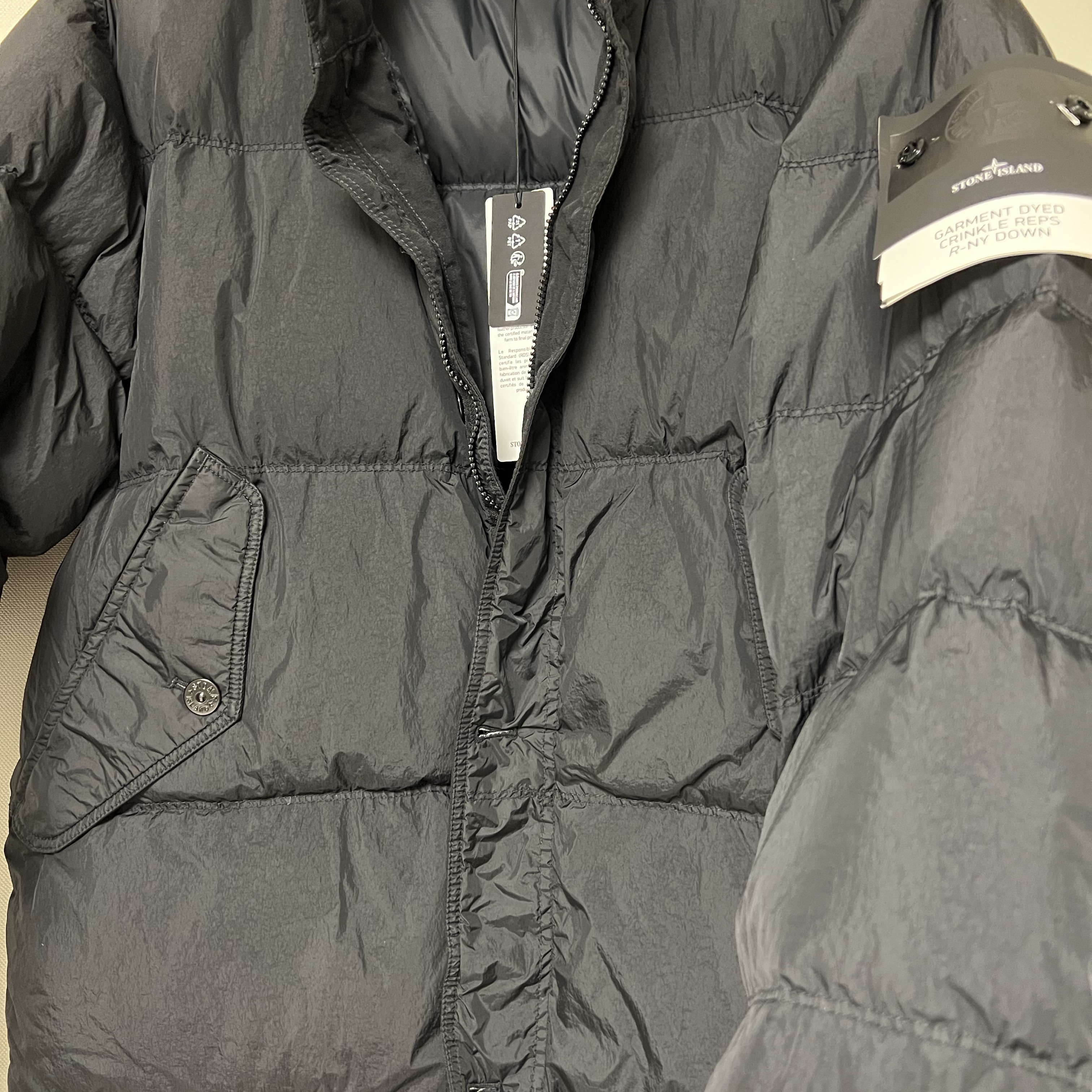 Stone Island 40123 Garment Dyed Crinkle Reps R-NY Down Jacket Black - 24FW 착용 스타일