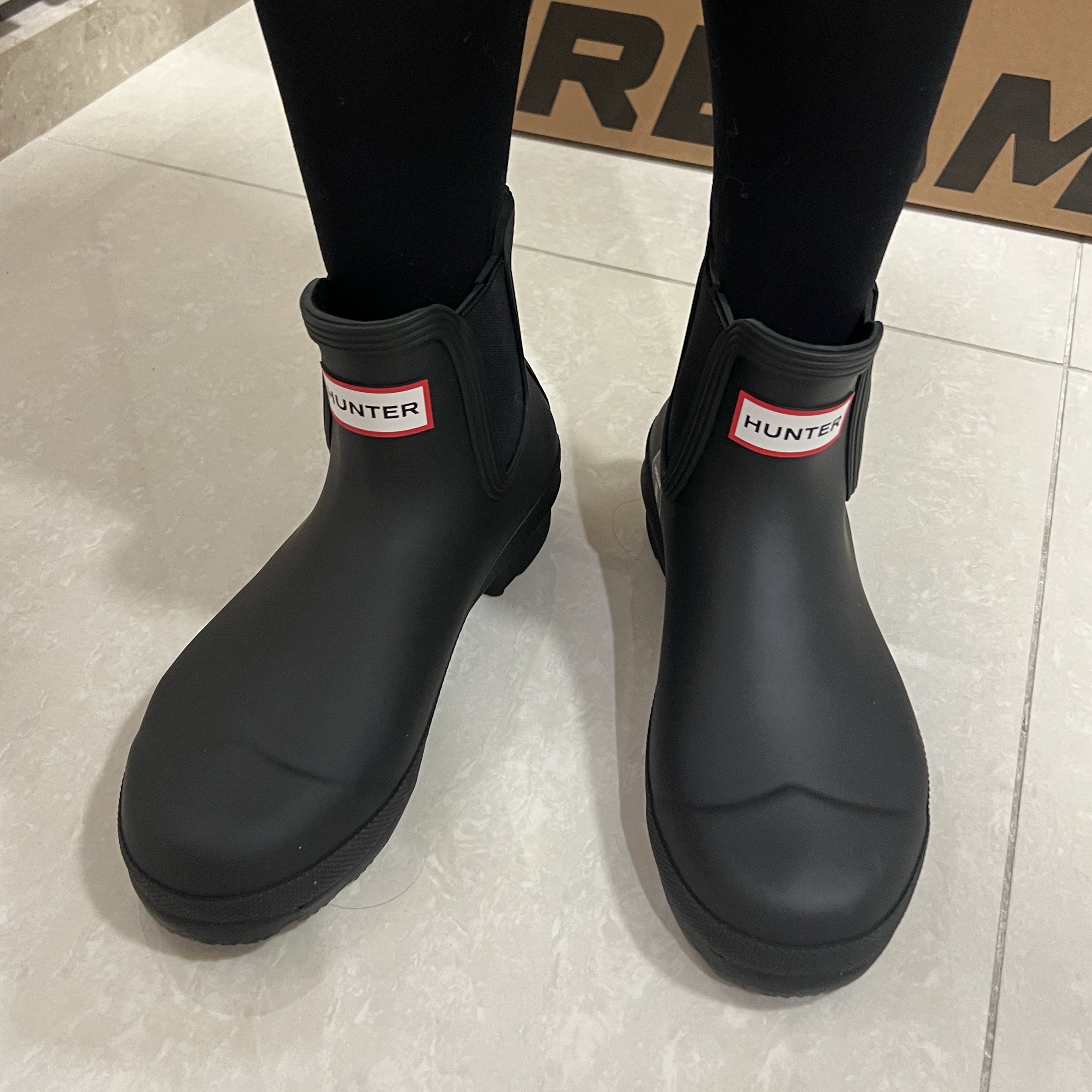 (W) Hunter Original Chelsea Boots Black 착용 스타일