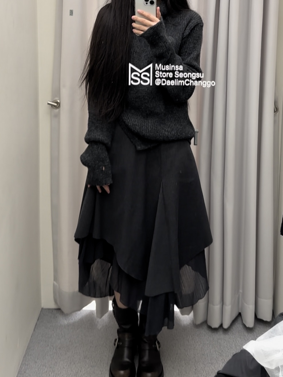 (W) Zara Buckled Biker Flat Ankle Boots Brown 착용 스타일 - 1