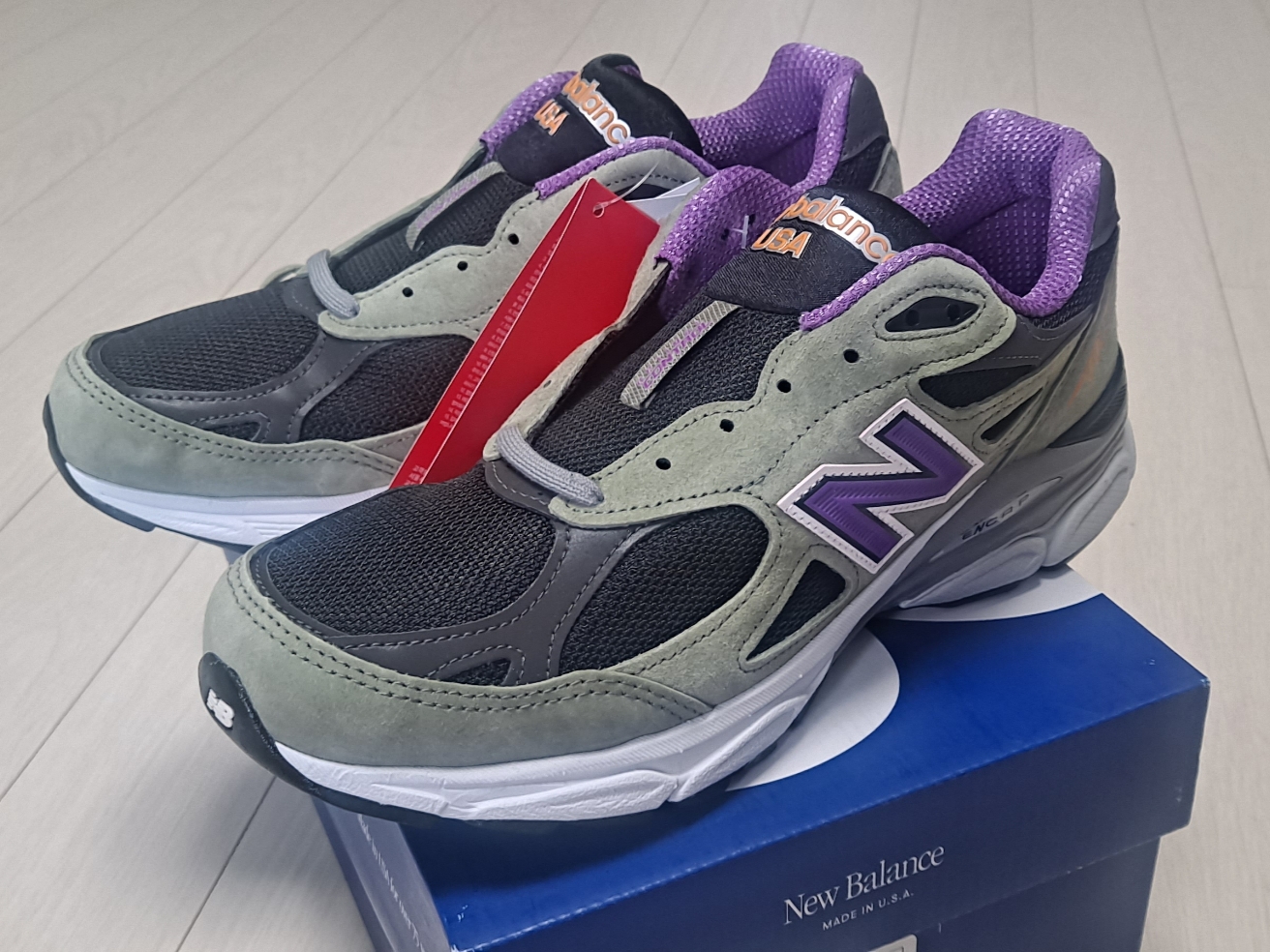 New Balance 990v3 Made in USA Olive Leaf Black 착용 스타일 - 1