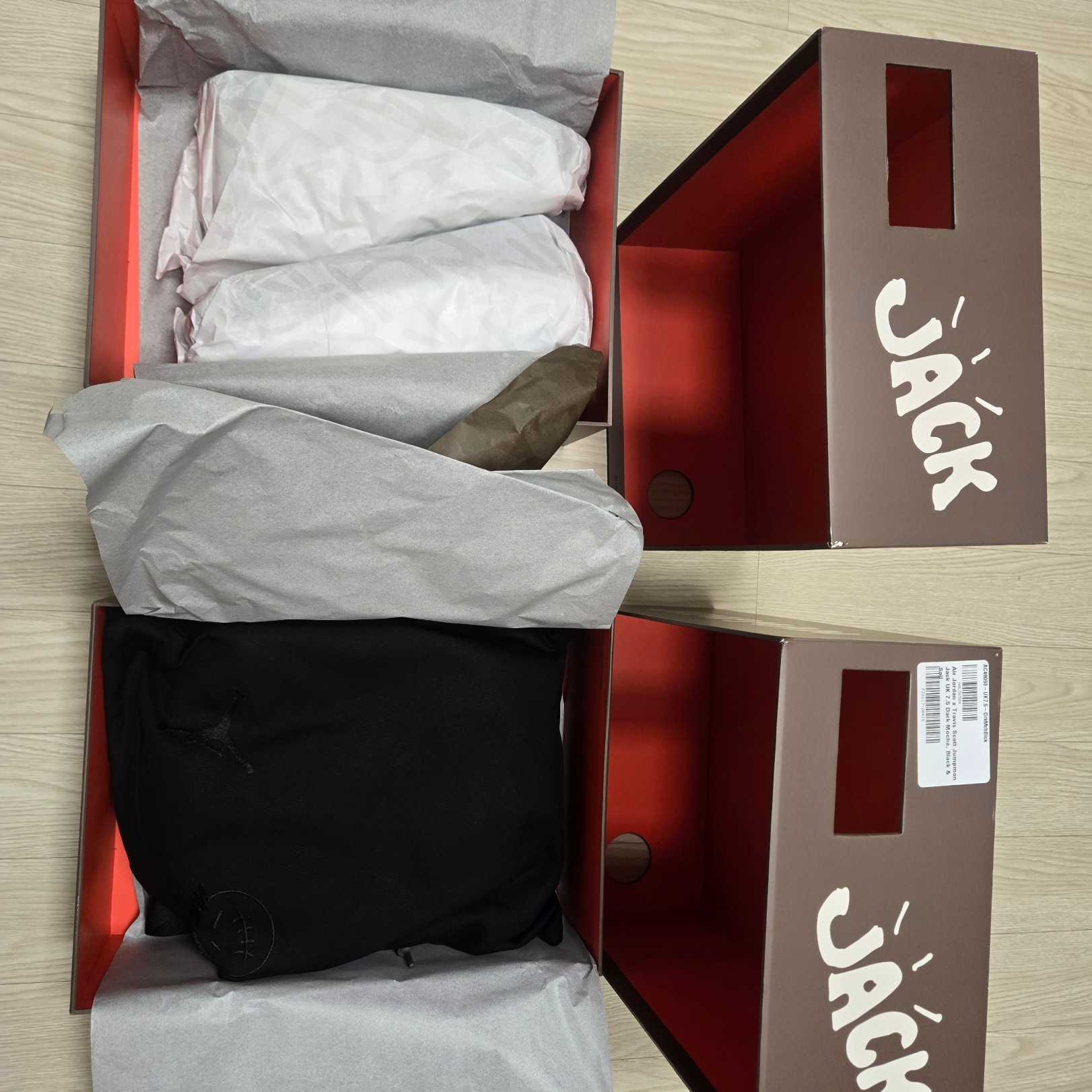 Jordan x Travis Scott Jumpman Jack TR Black and Dark Mocha 착용 스타일