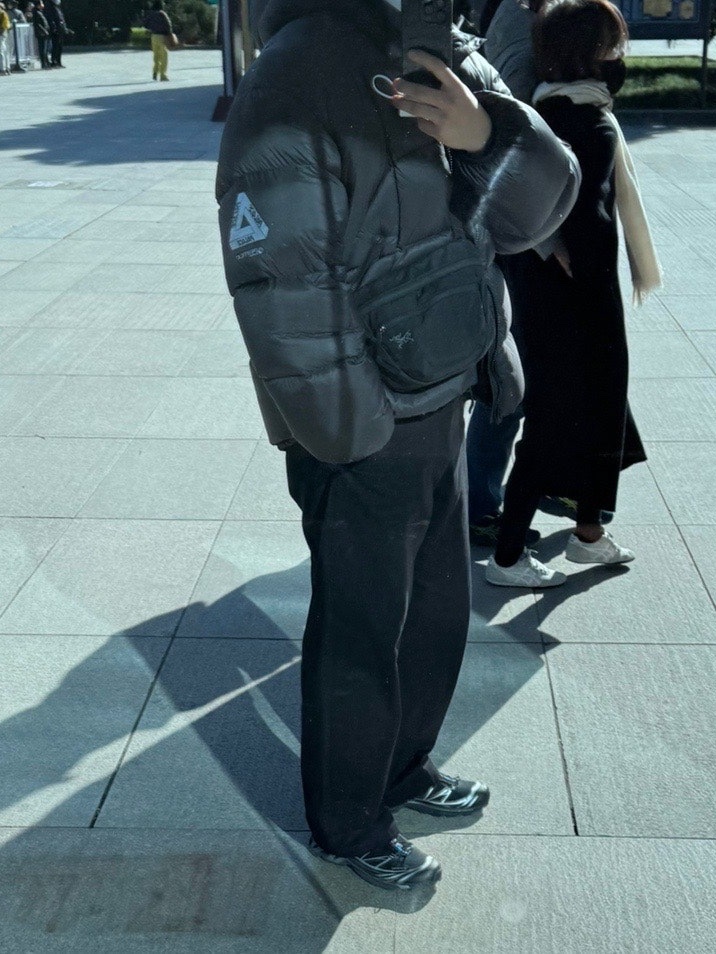 Palace Pertex Frost Balaclava Puffa Black - 22FW, Arc'teryx Mantis 2 Waistpack Black 착용 스타일