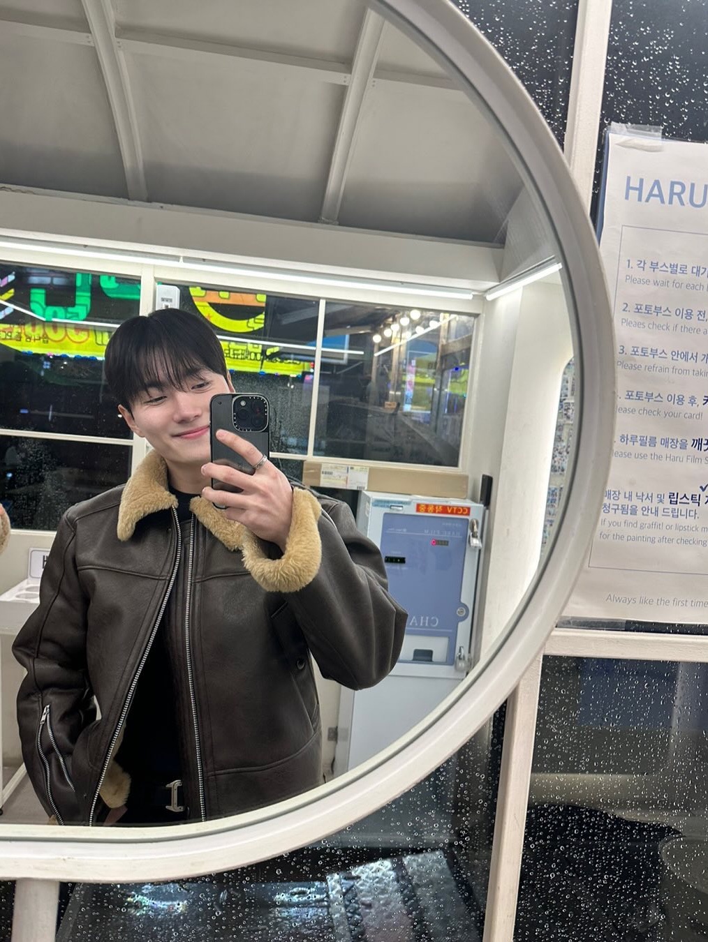 Haleine 3D Faux Black Shearling Crop Jacket Black (VJ477), Haleine 3D Faux Shearling Crop Jacket Brown (VJ411) 착용 스타일
