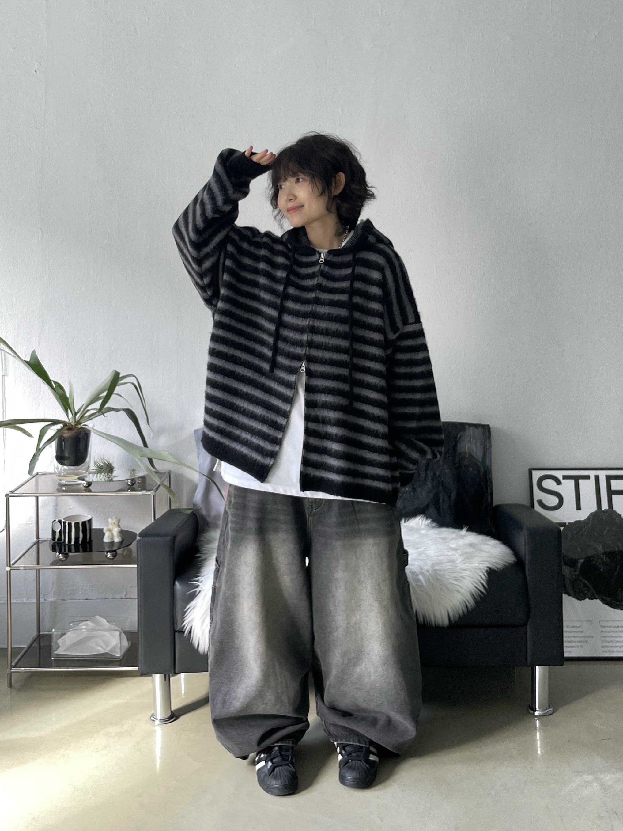 Adidas Superstar Core Black White 착용 스타일 - 5