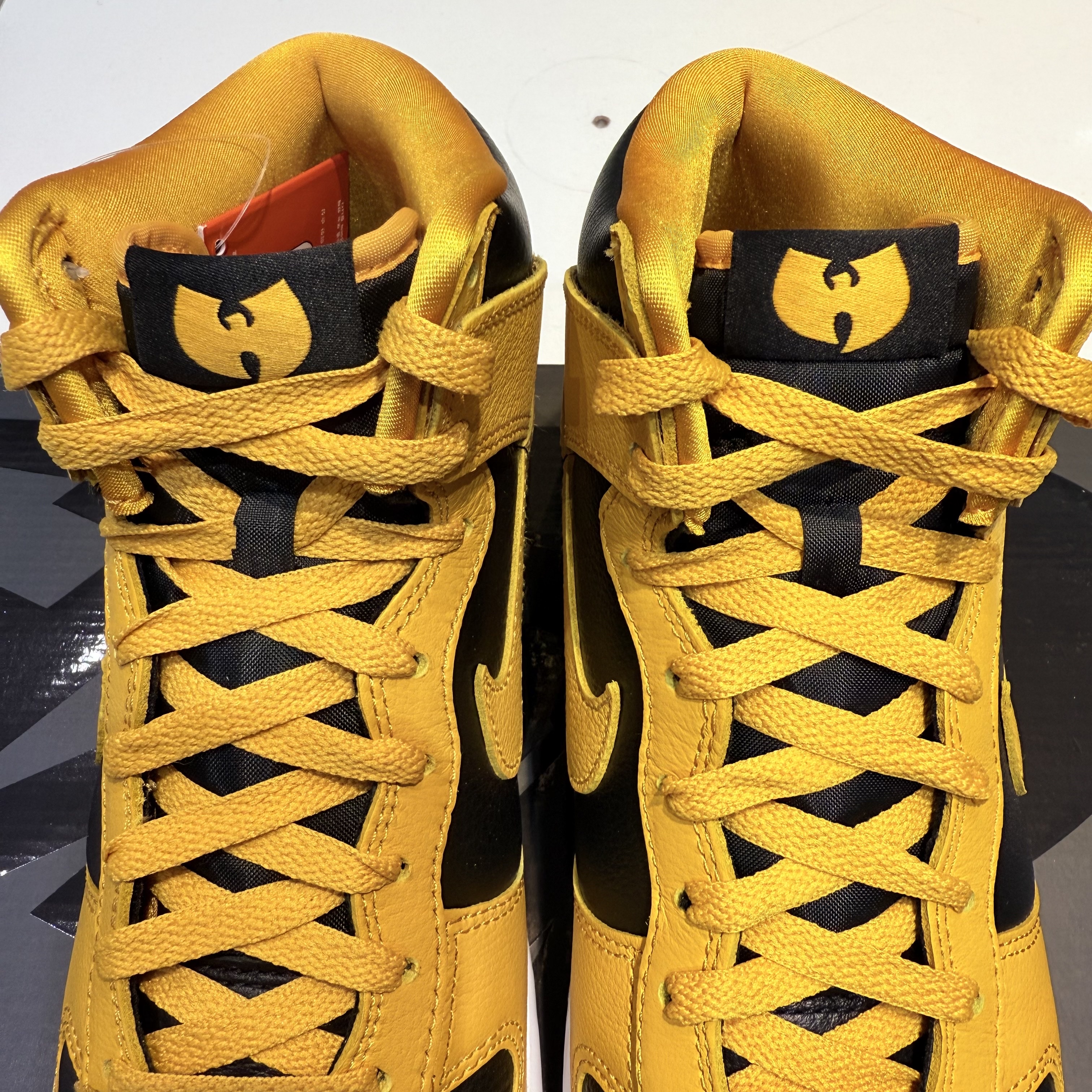 Nike Wu-Tang Clan Dunk High Black and Pollen 착용 스타일 - 5