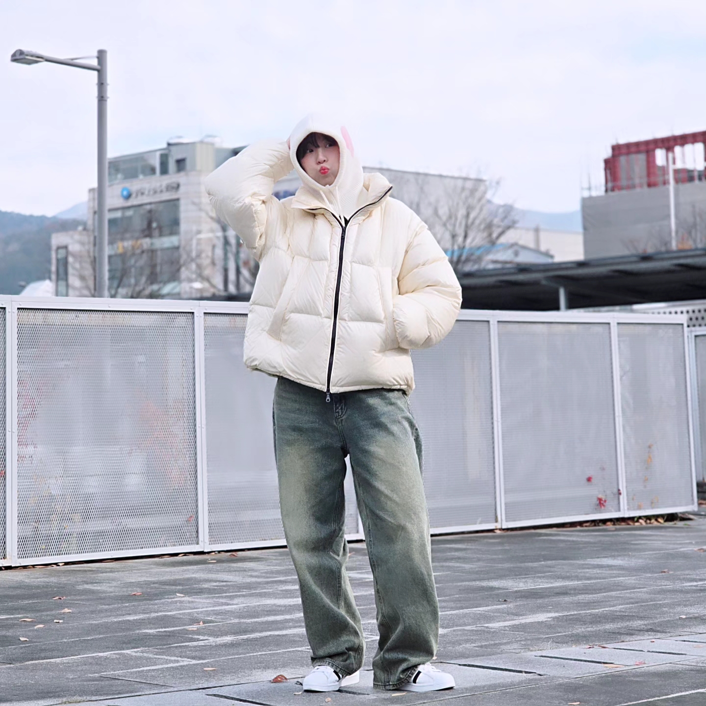 (J) Adidas Superstar J White Black 착용 스타일