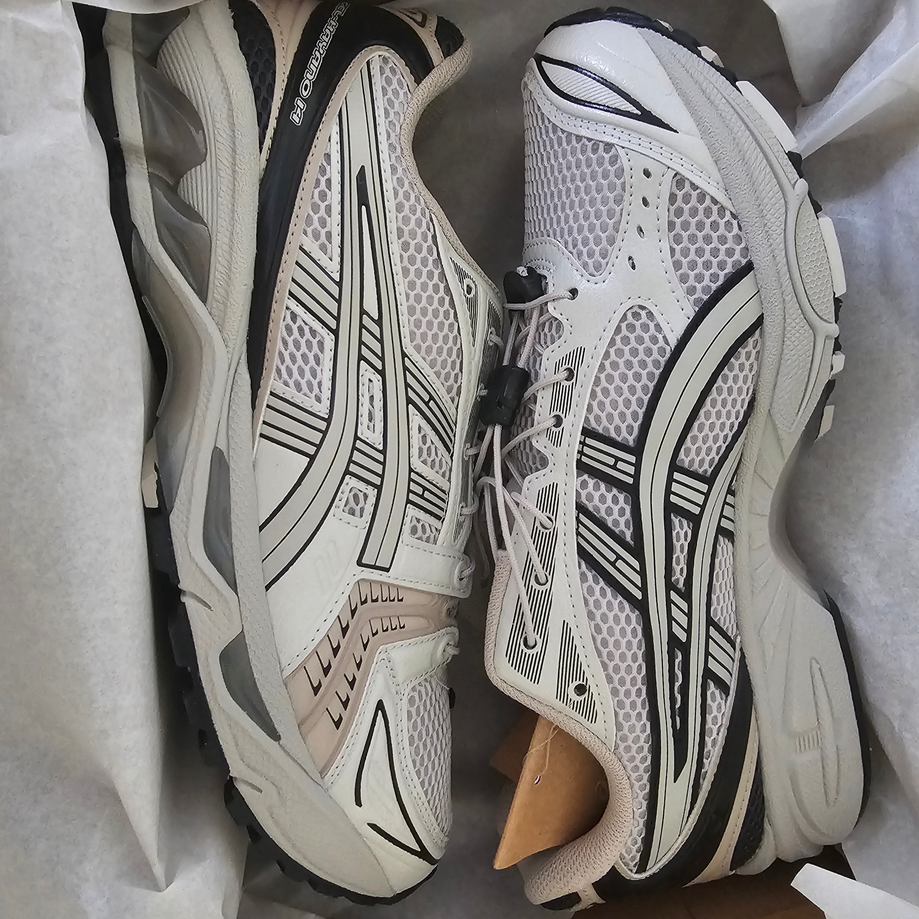 Asics Unlimited Gel-Kayano 14 Smoke Grey 착용 스타일