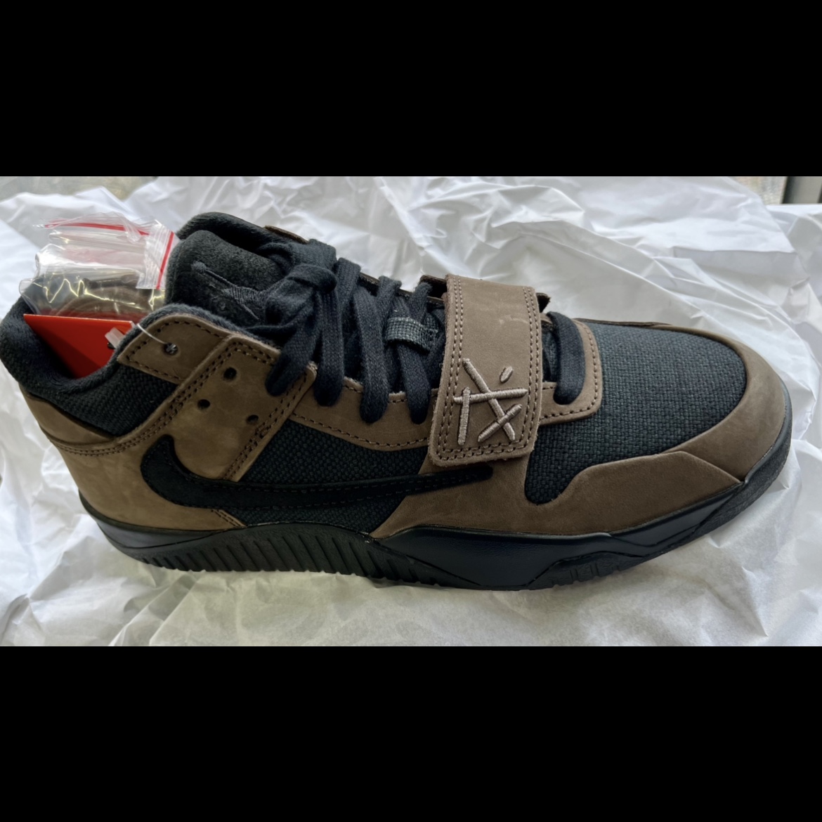 Jordan x Travis Scott Jumpman Jack TR Black and Dark Mocha 착용 스타일