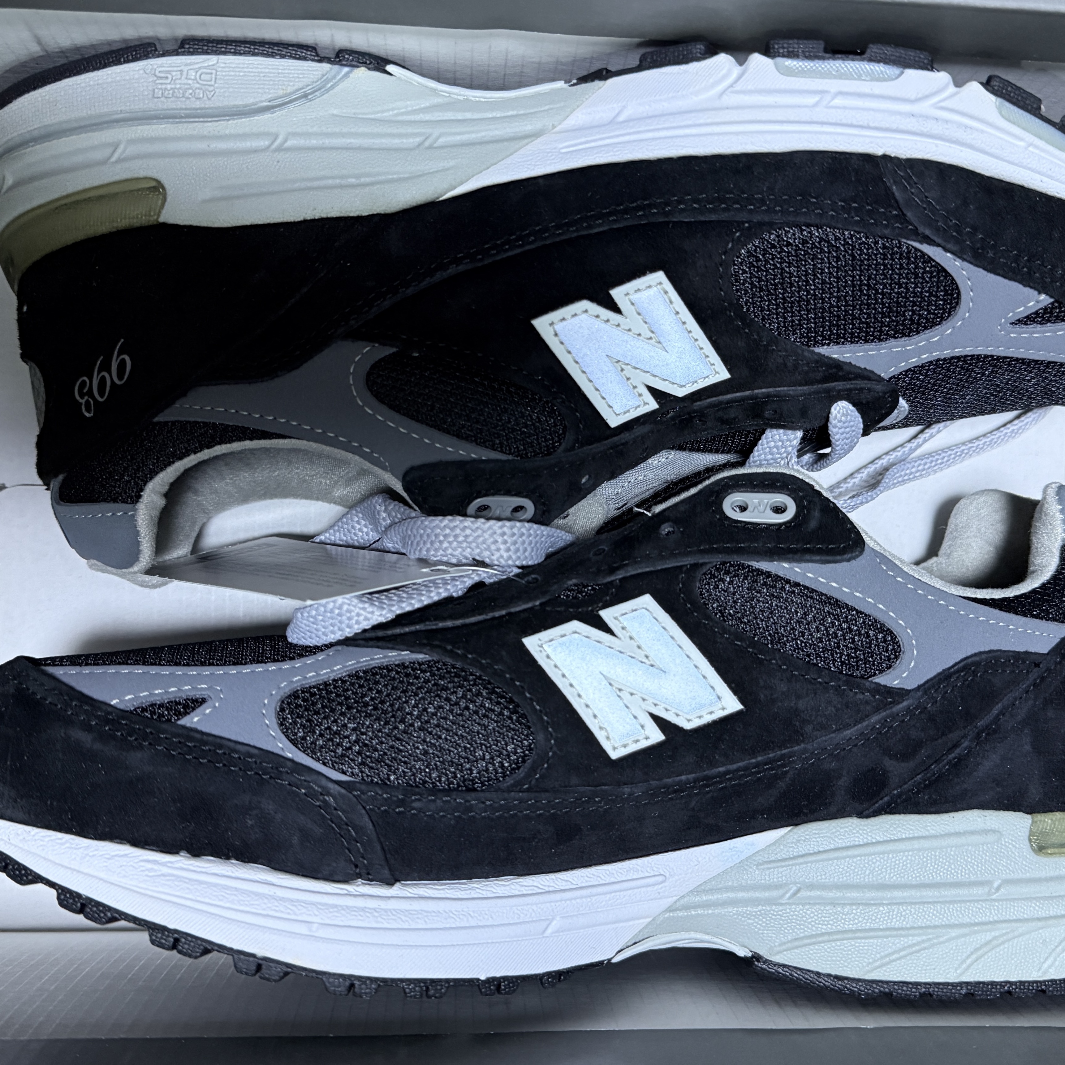 New Balance 993 Made in USA Black - 2E Wide 착용 스타일