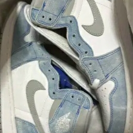 Jordan 1 Retro High OG Hyper Royal 착용 스타일