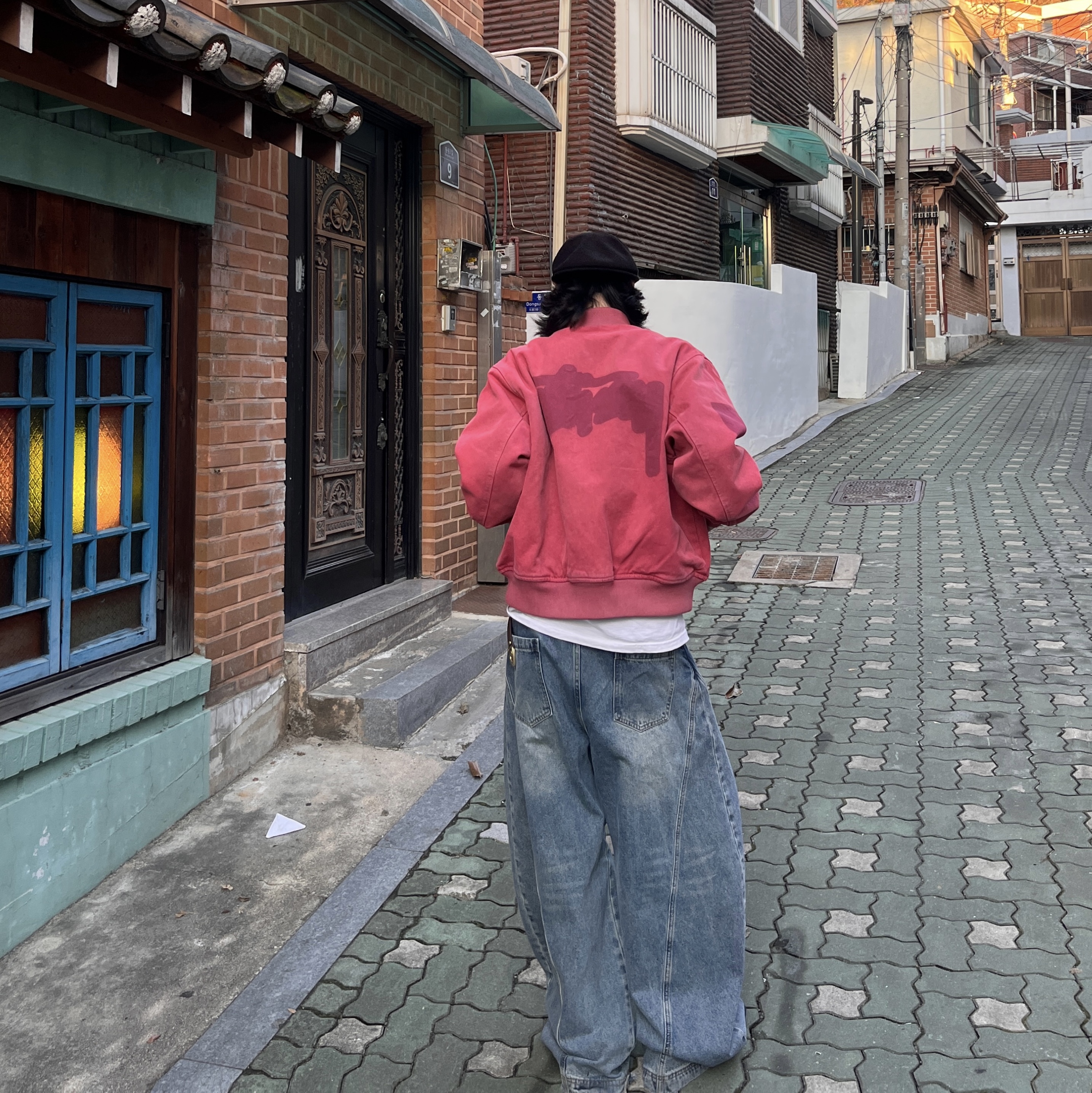 Stussy Ghost Logo Canvas Varsity Jacket Red 착용 스타일 - 3