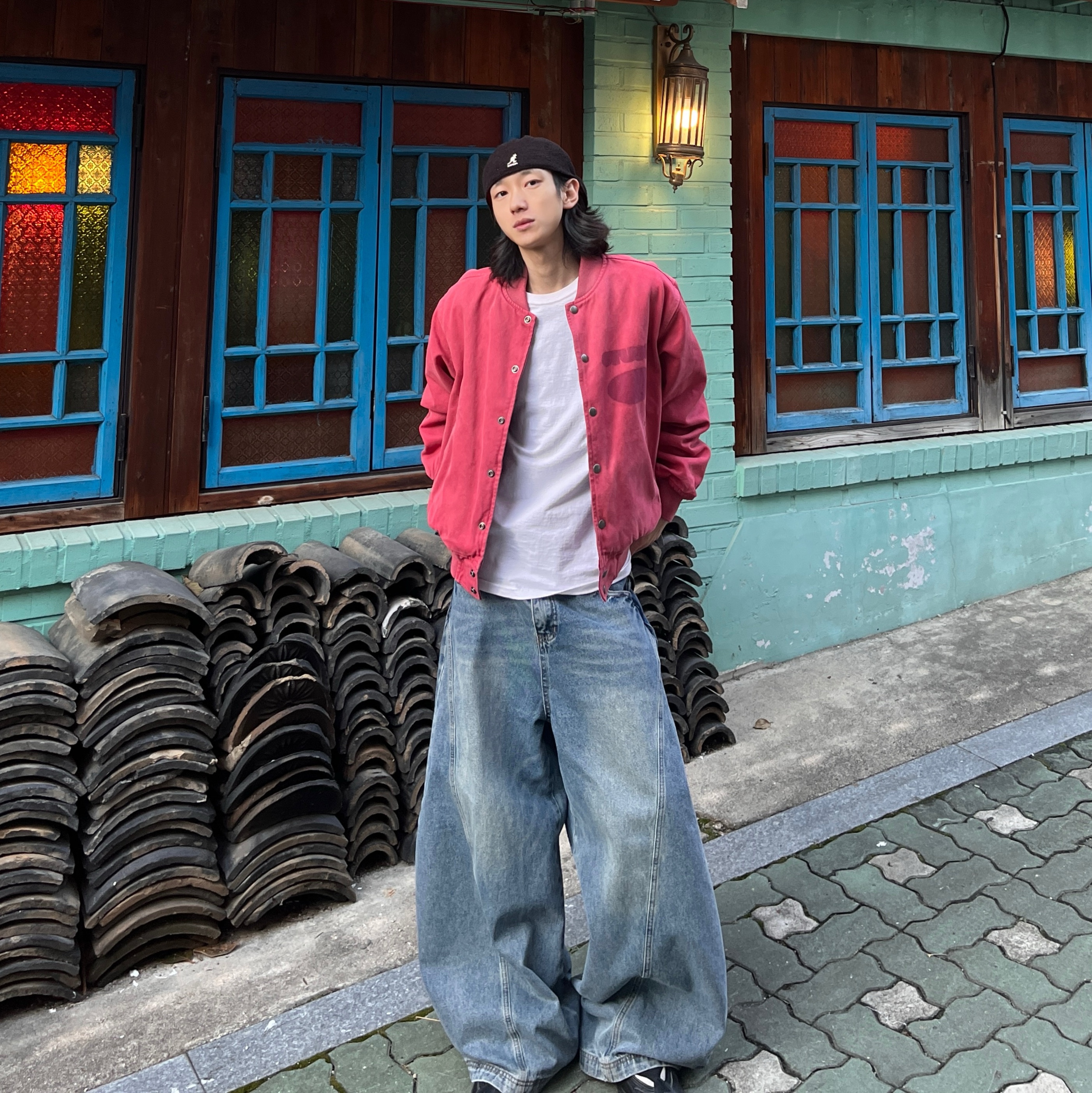 Stussy Ghost Logo Canvas Varsity Jacket Red 착용 스타일 - 1