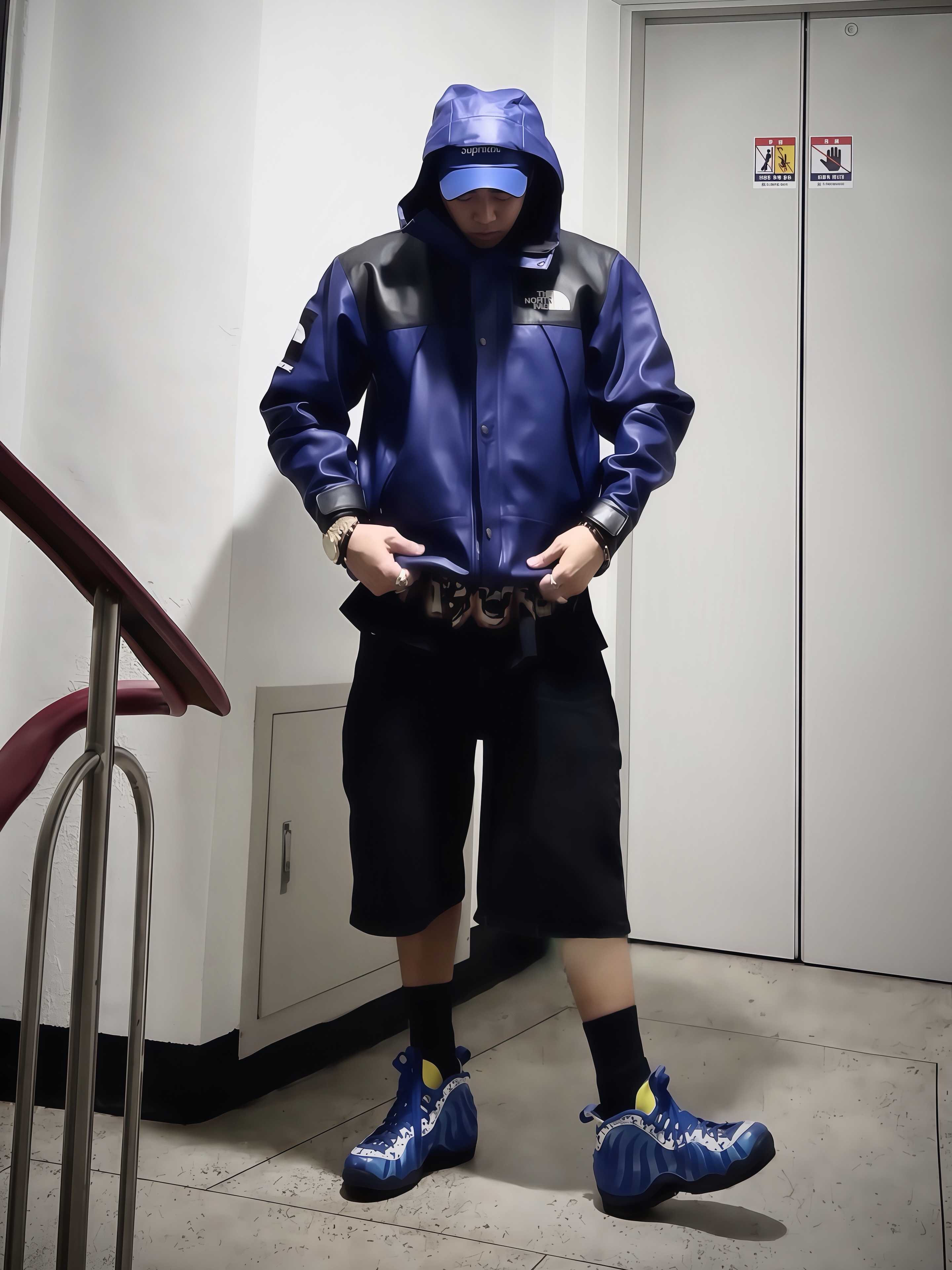 Supreme Leather Camp Cap Royal - 21SS, Supreme x The North Face Leather Mountain Parka Royal - 18FW 착용 스타일 - 1