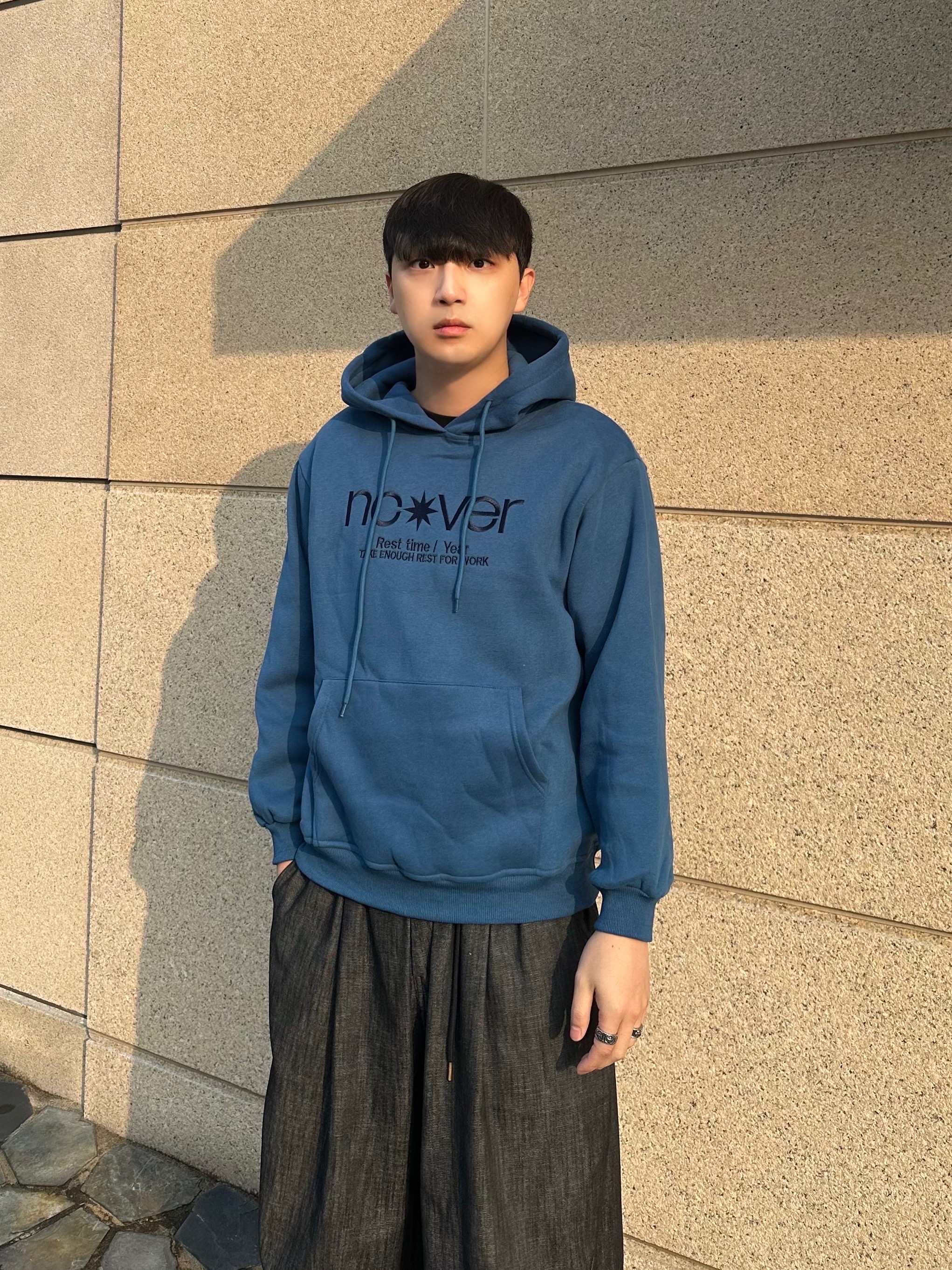 Balenciaga Runner Sneakers Blue White 착용 스타일 - 2