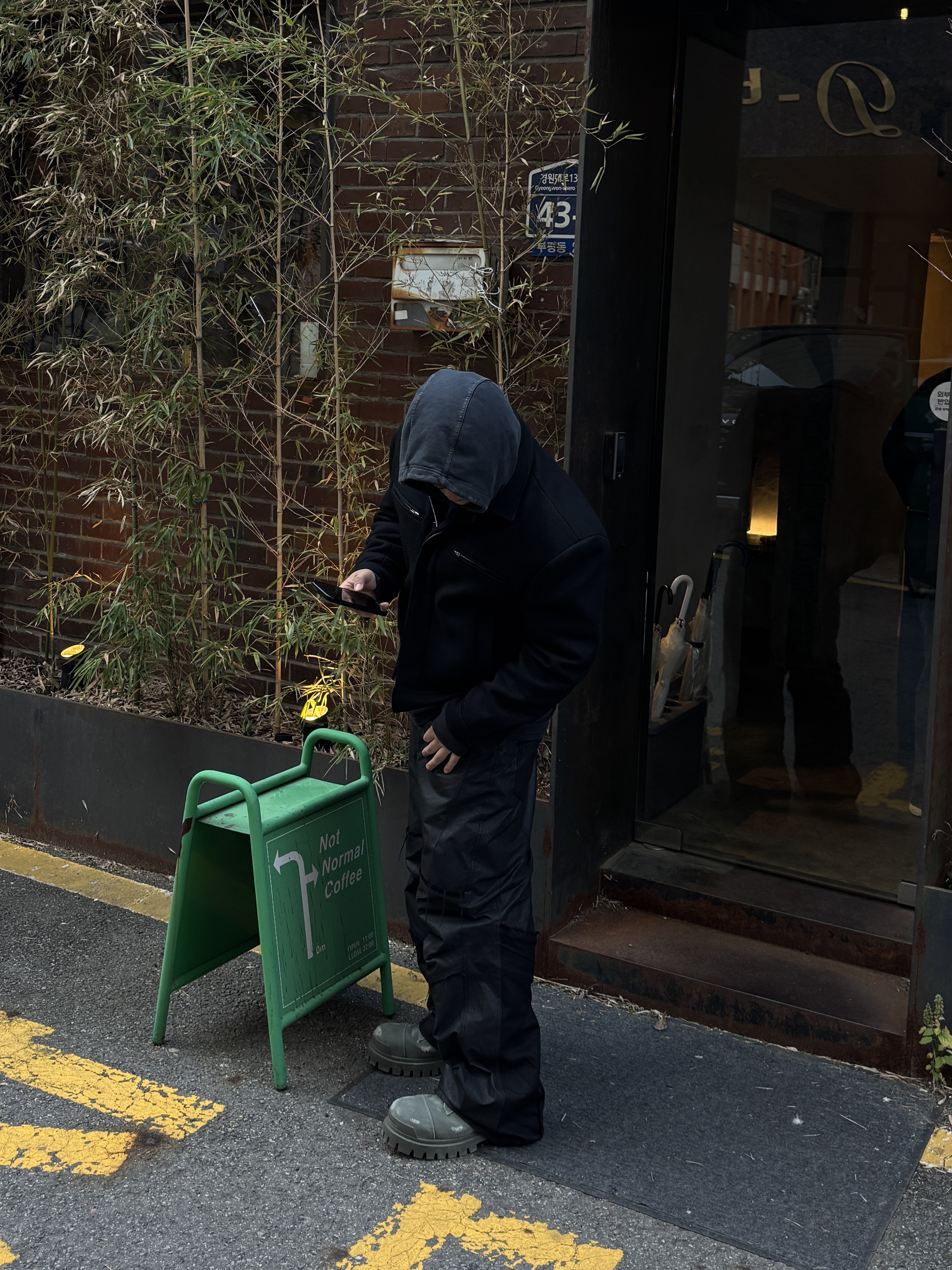 Balenciaga Combat Strike 20mm Boot Kaki, [KREAM 단독] BLR Vintage Garment Dyeing Hoodie Black 착용 스타일