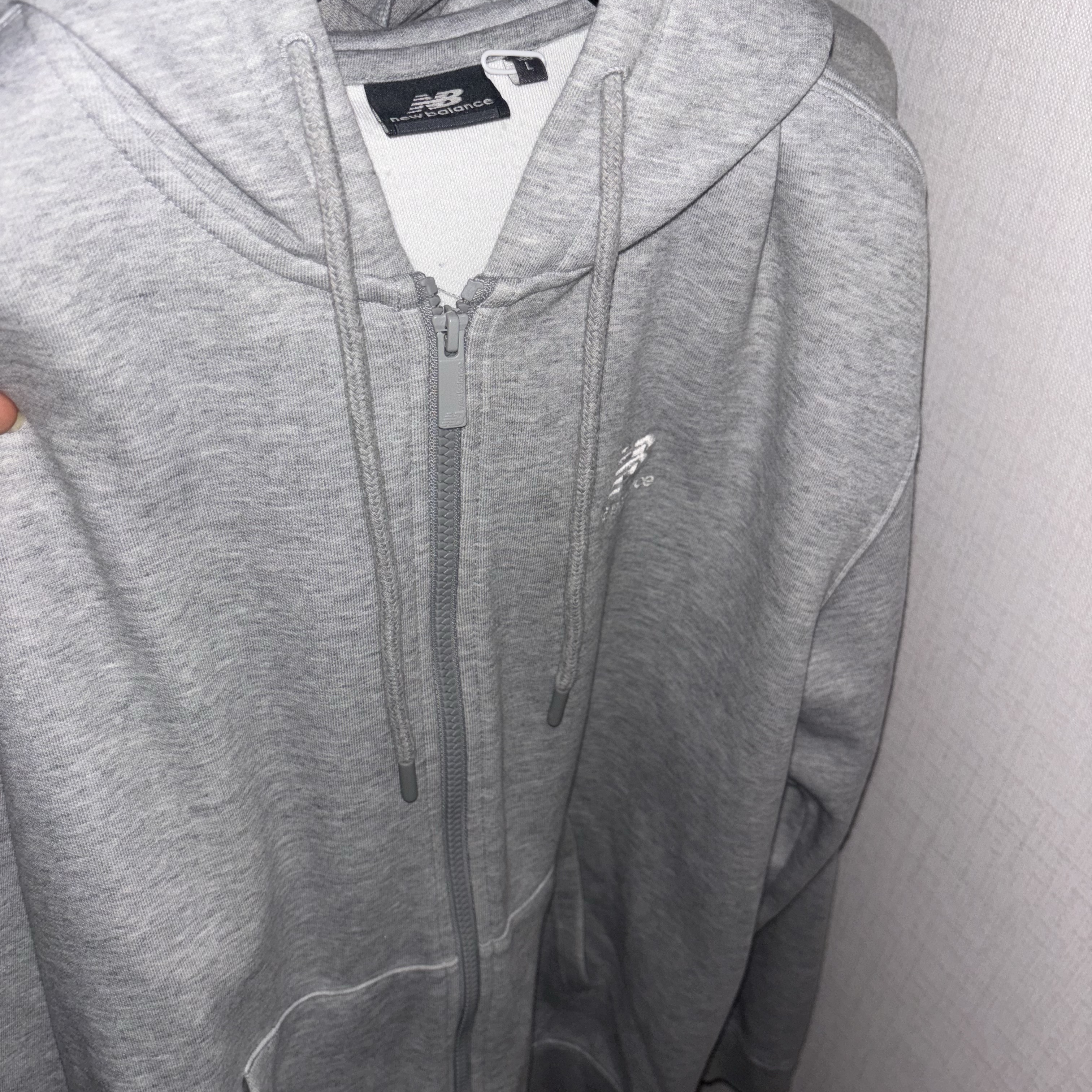 New Balance French Terry Hoodie Black 착용 스타일