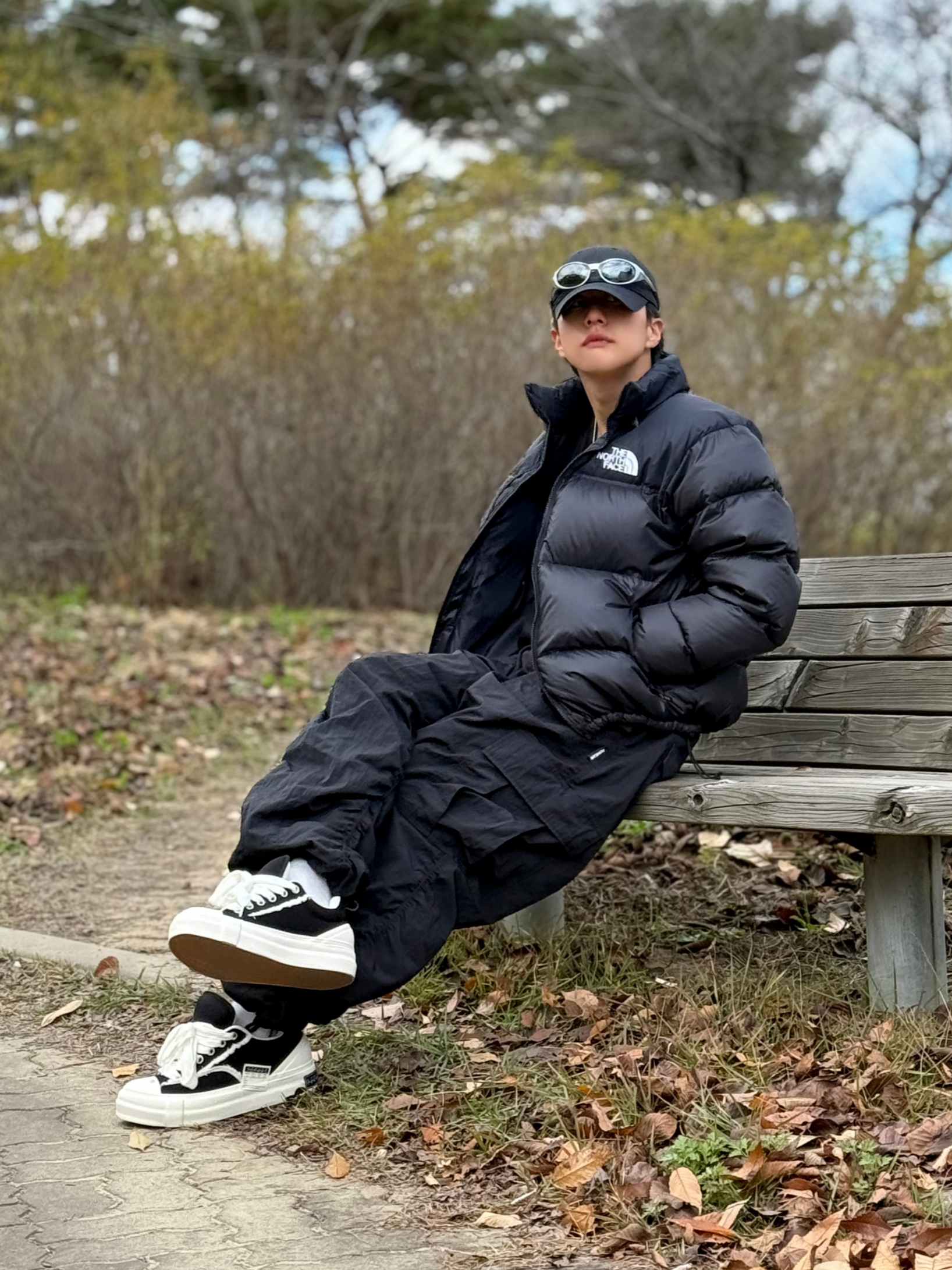 The North Face 1996 Eco Nuptse Jacket Black, Nike Dri-Fit Club Structured Swoosh Cap Black 착용 스타일 - 7