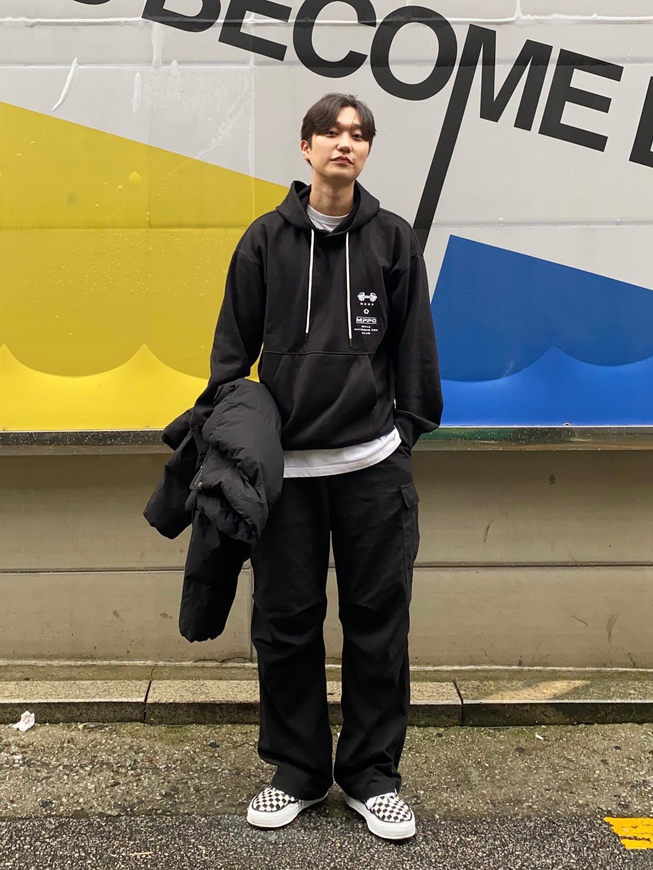 Maison Mihara Yasuhiro Baker OG Sole Canvas Low Cut Sneakers Black White 착용 스타일 - 1