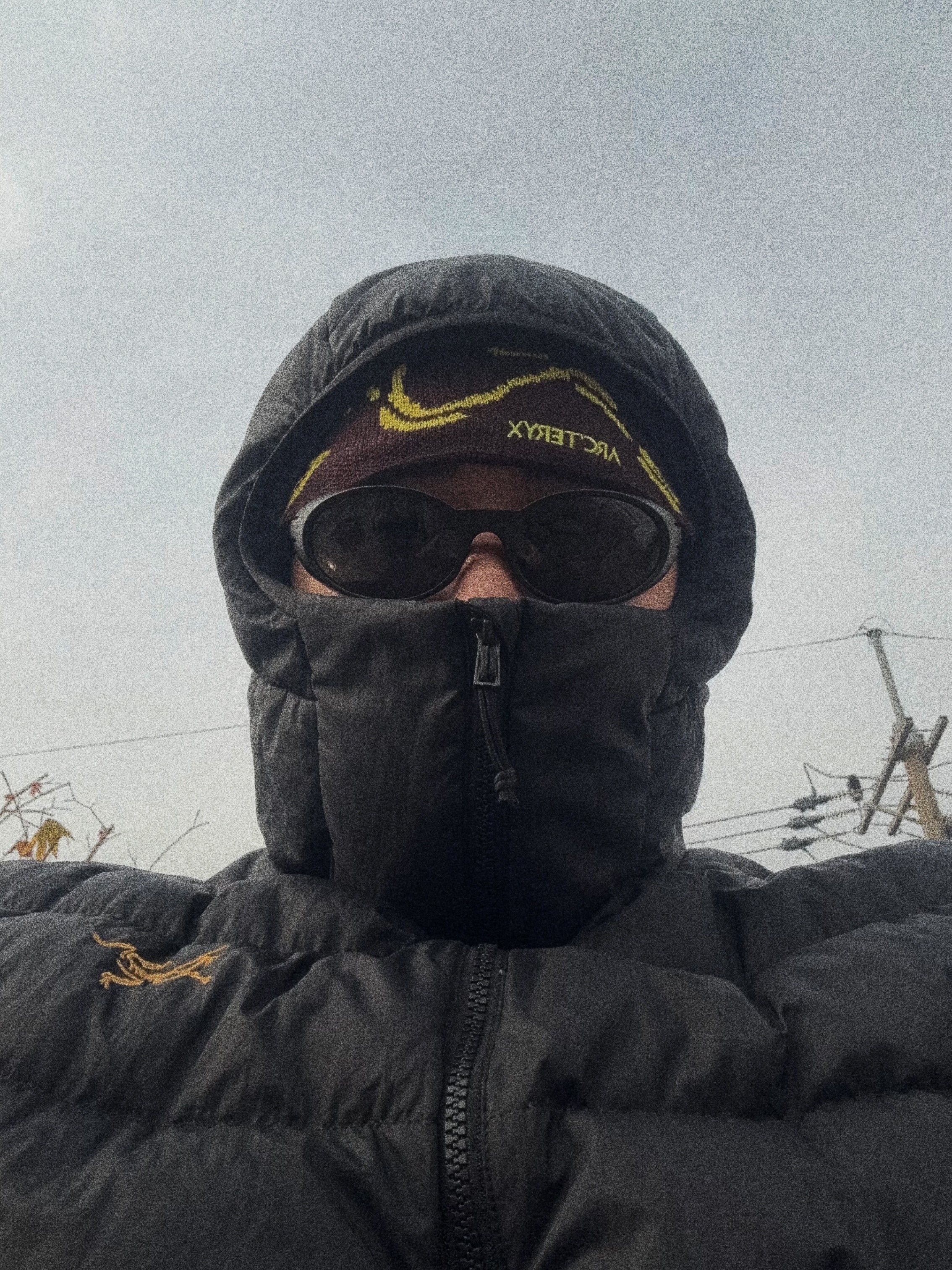 Arc'teryx Thorium AR Hoody 24K Black, Arc'teryx Bird Head Toque Phantasm Euphoria 착용 스타일 - 1