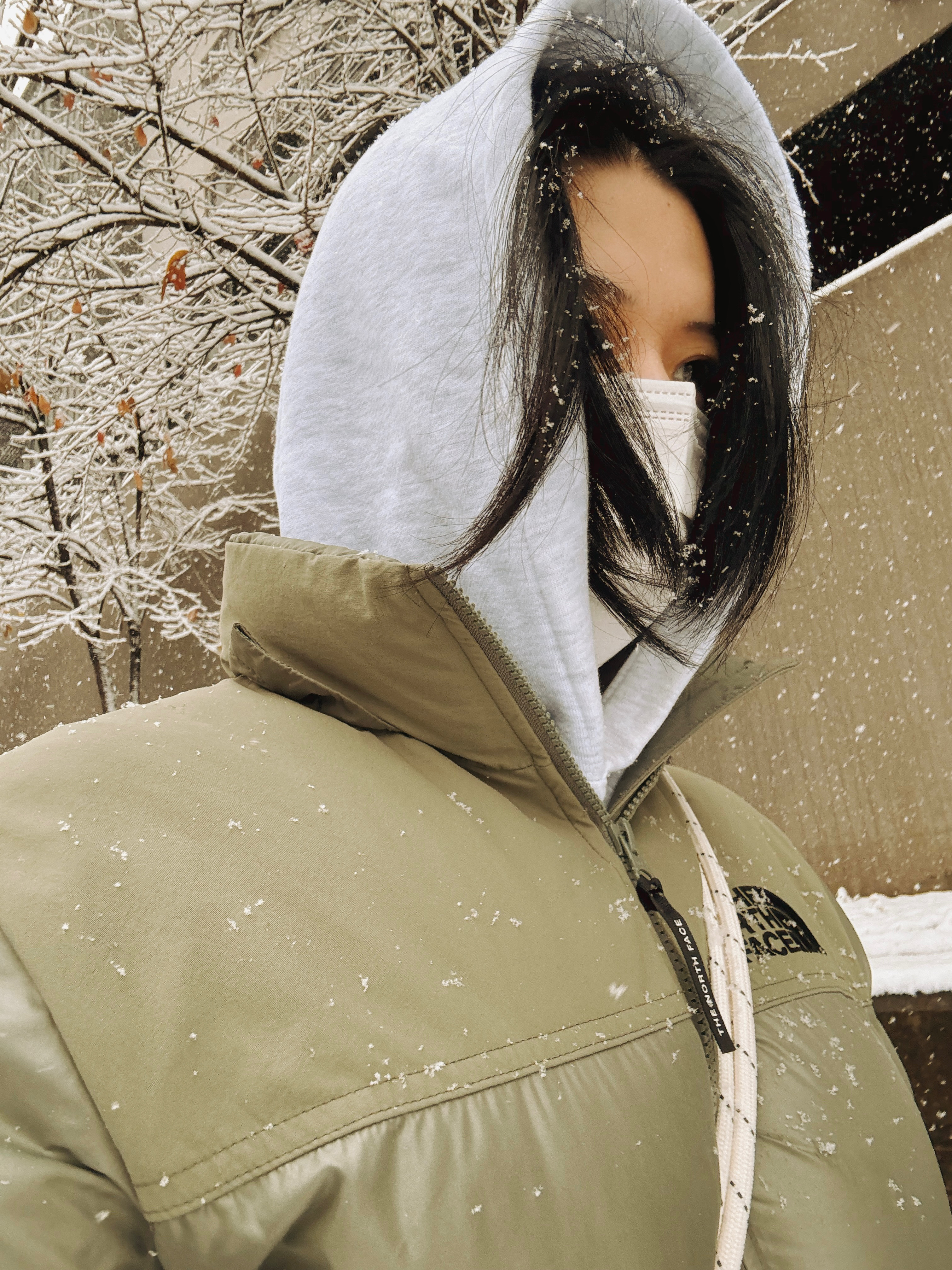 The North Face On Ball Jacket Khaki, Nike Heritage Drawstring Back 13L Sail Vintage Green 착용 스타일 - 4
