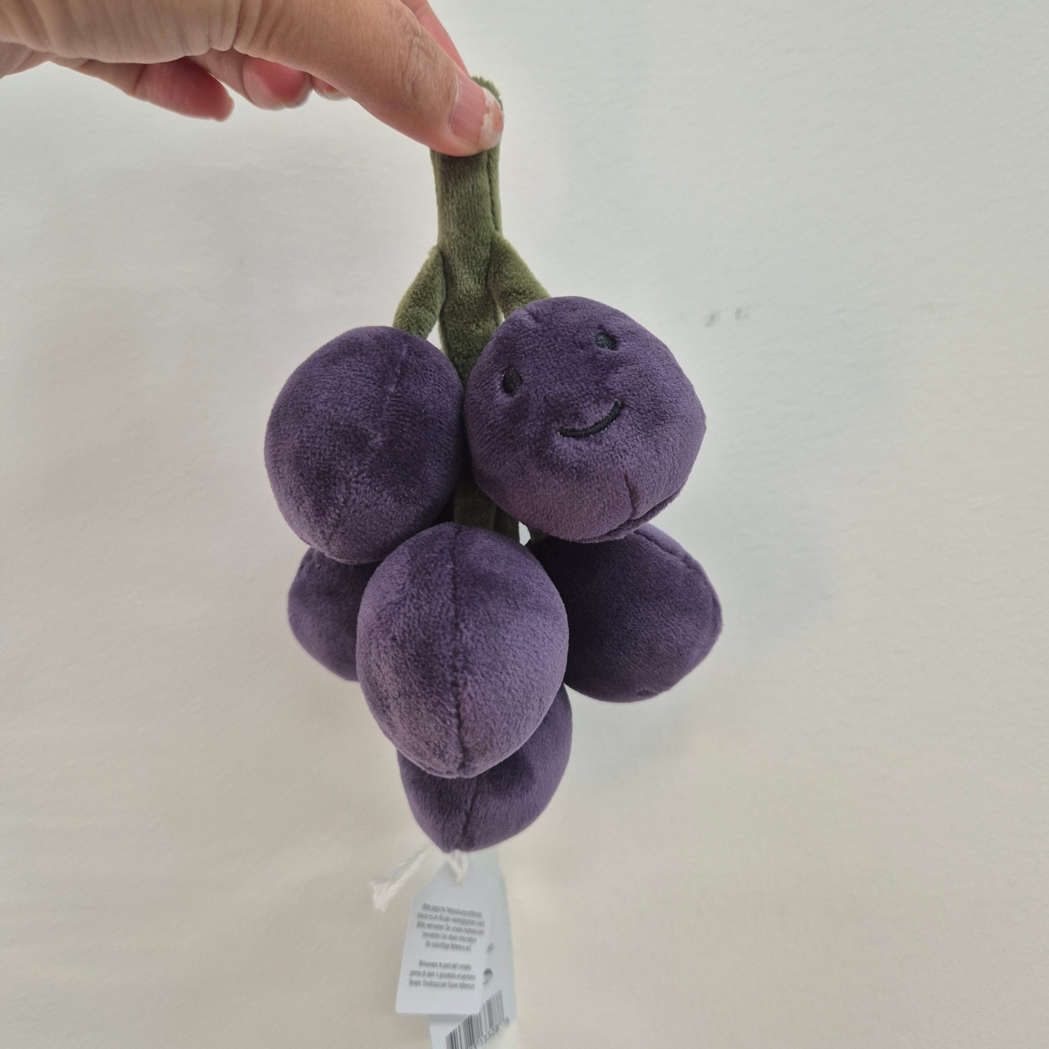 Jellycat Fabulous Fruit Grapes Purple 착용 스타일