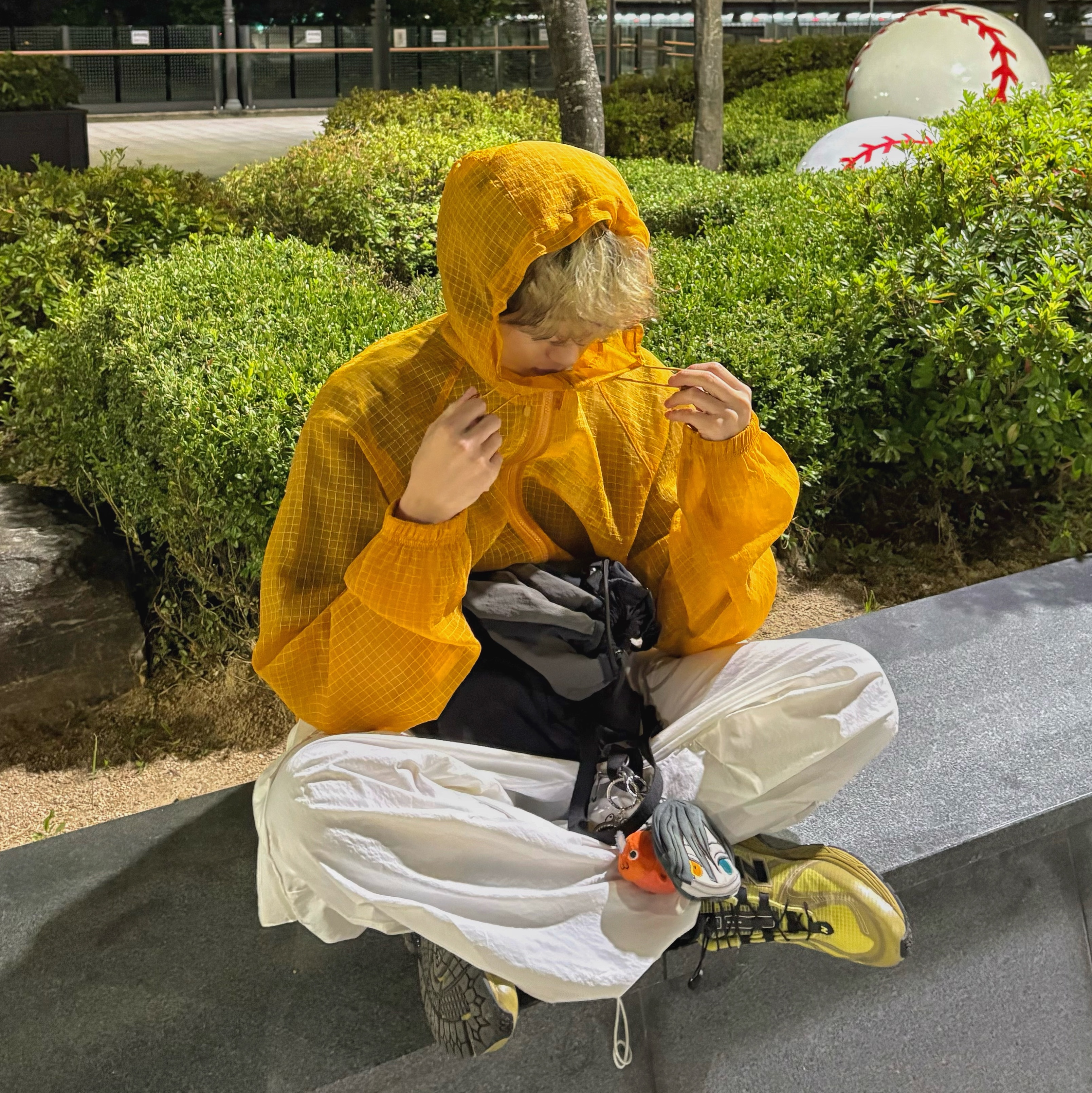 Stussy Beach Shell Transparent Ripstop Golden Yellow, New Balance x Cayl 1906R Yellow 착용 스타일 - 3