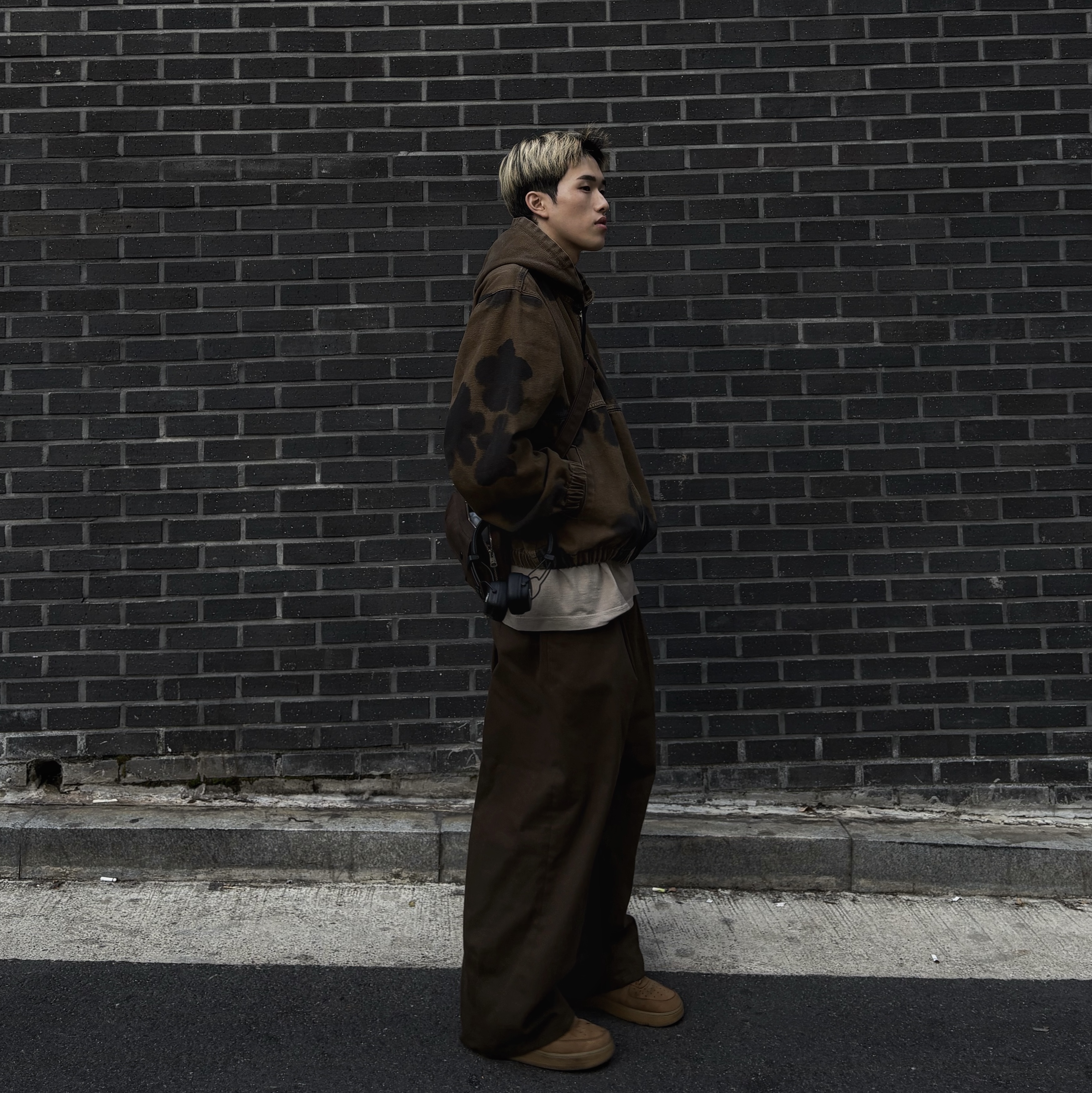 Stussy Floral Dye Work Jacket Brown, Marshall Major IV Black (Korean Ver.) 착용 스타일 - 3