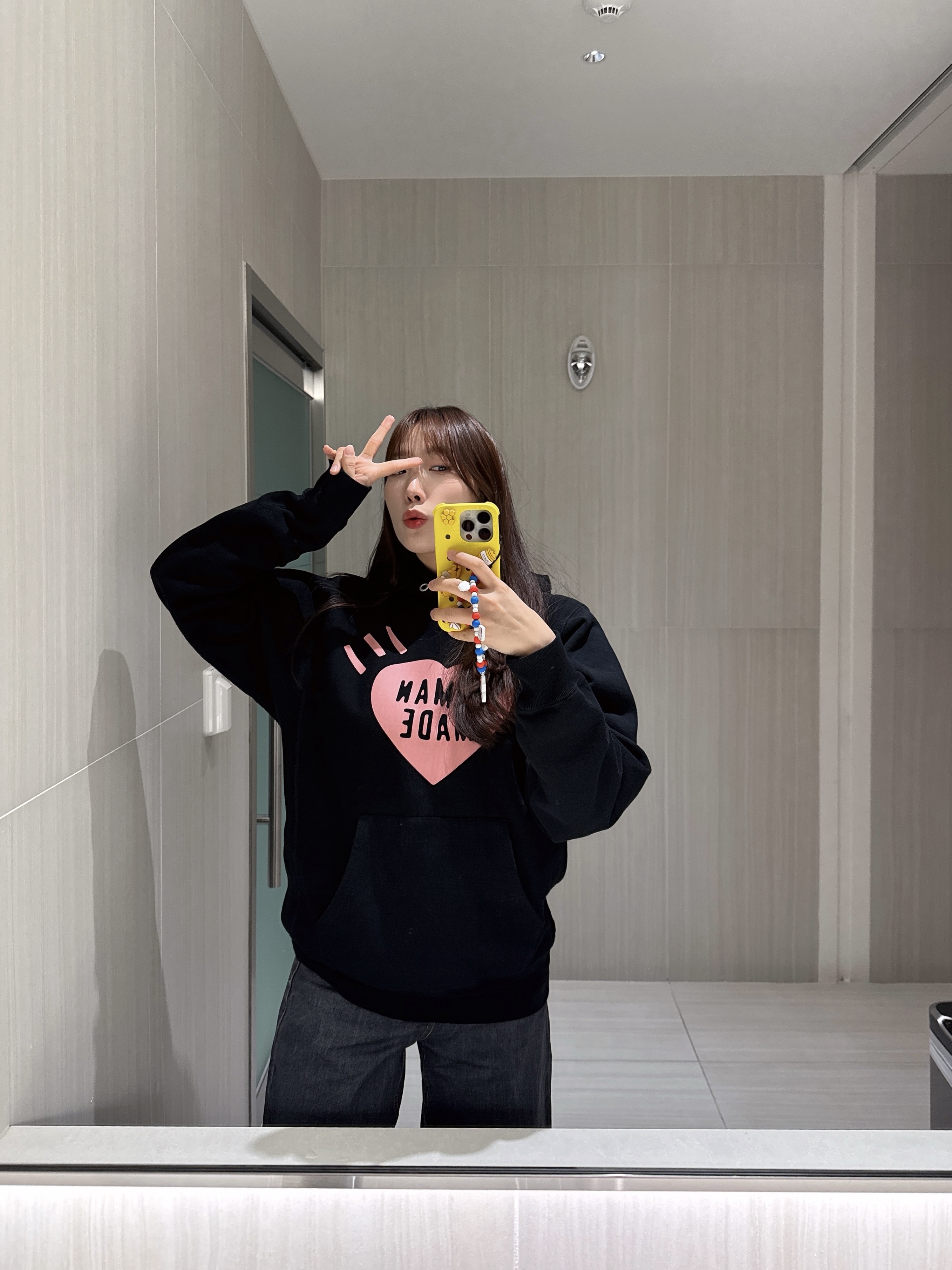 Human Made Heart Heavyweight Hoodie Black Salmon Pink - Seoul Store Exclusive, Human Made Heart Shopper Bag Green 착용 스타일 - 1