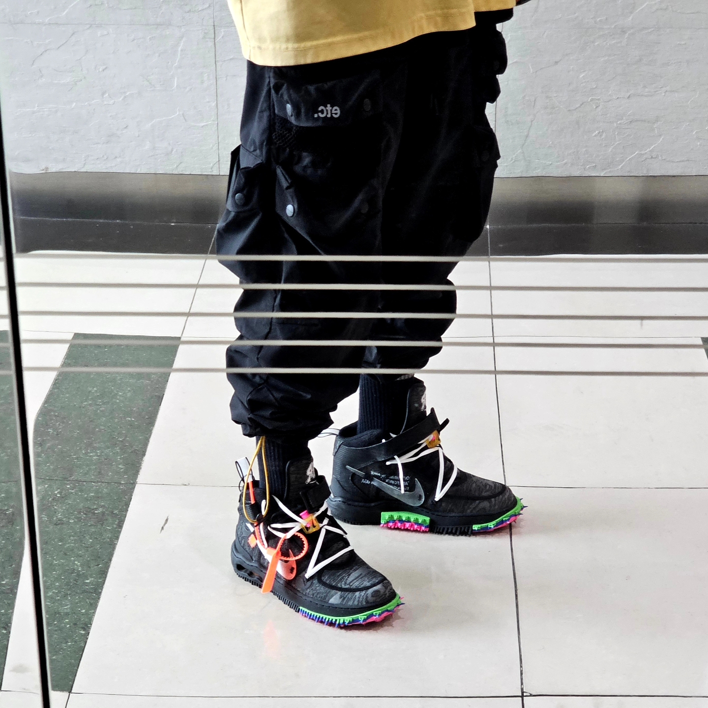 Nike x Off-White Air Force 1 Mid SP Black 착용 스타일