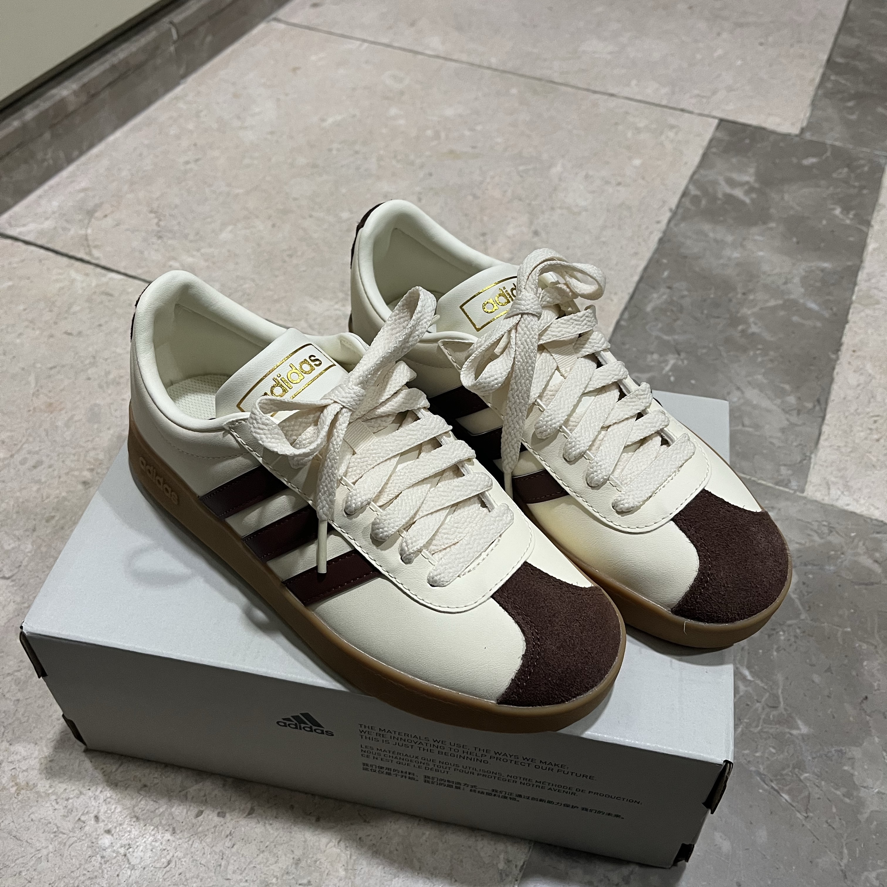 Adidas VL Court 2.0 Cream Brown 착용 스타일