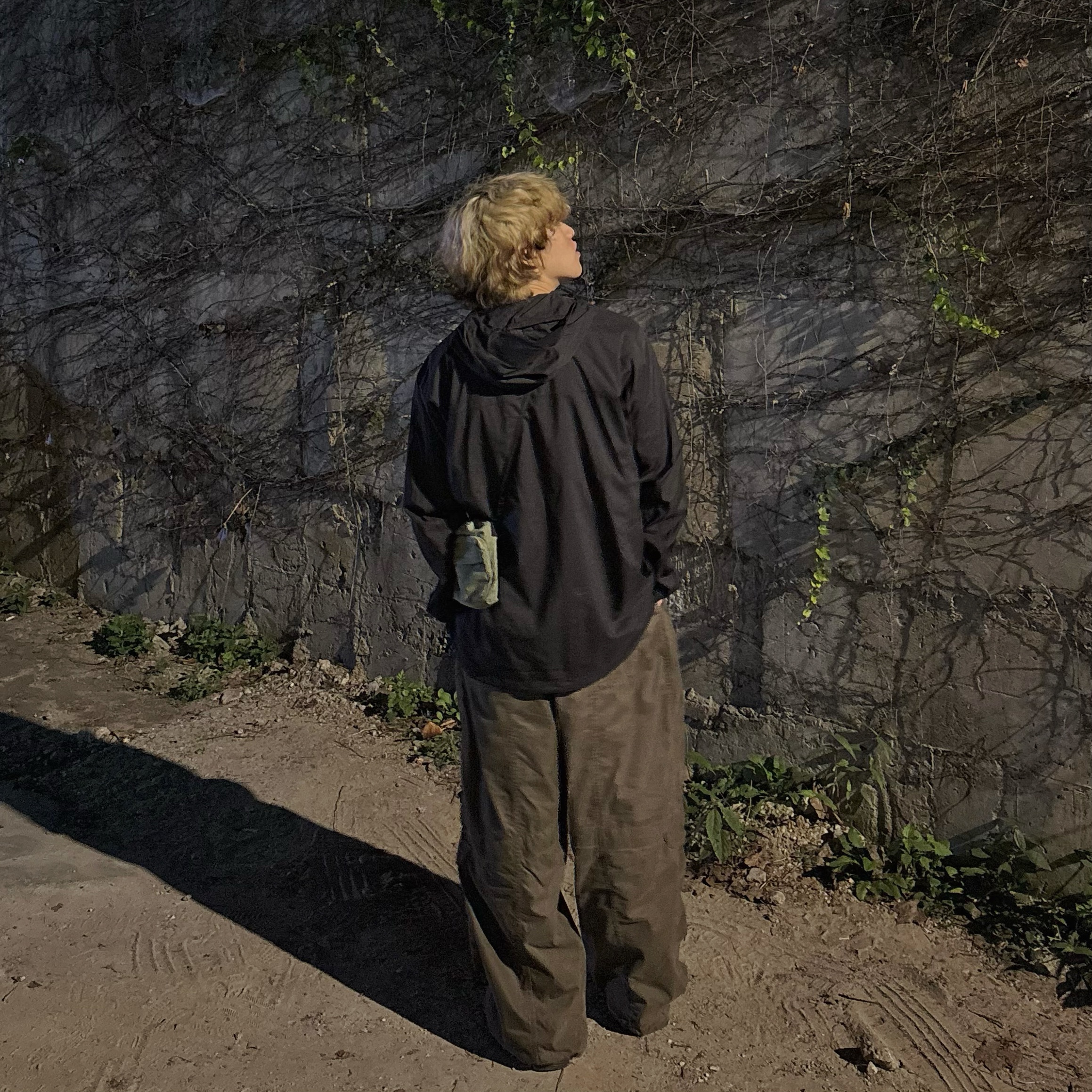 Arc'teryx Squamish Hoody Black, New Balance x Cayl 1906R Yellow 착용 스타일 - 3