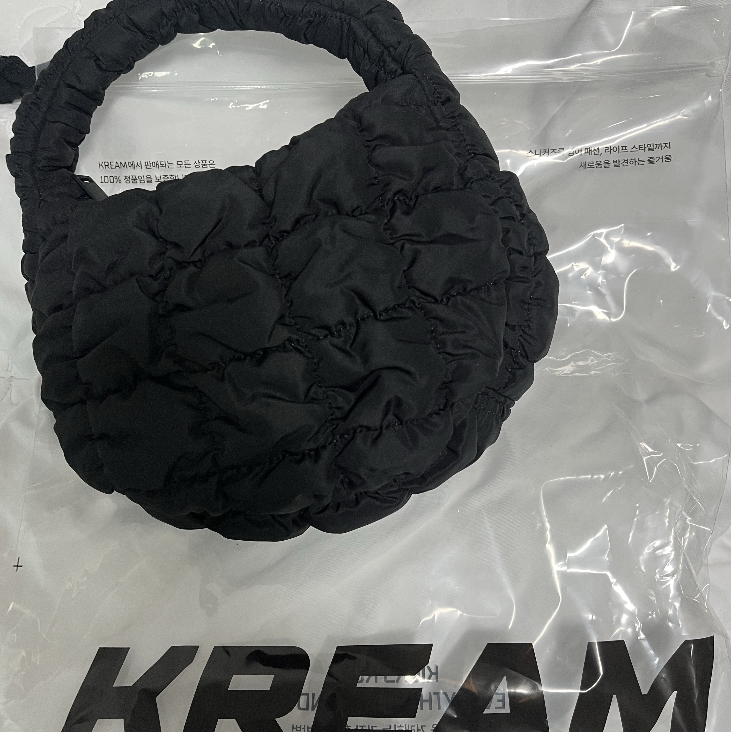 COS Quilted Micro Bag Black 착용 스타일