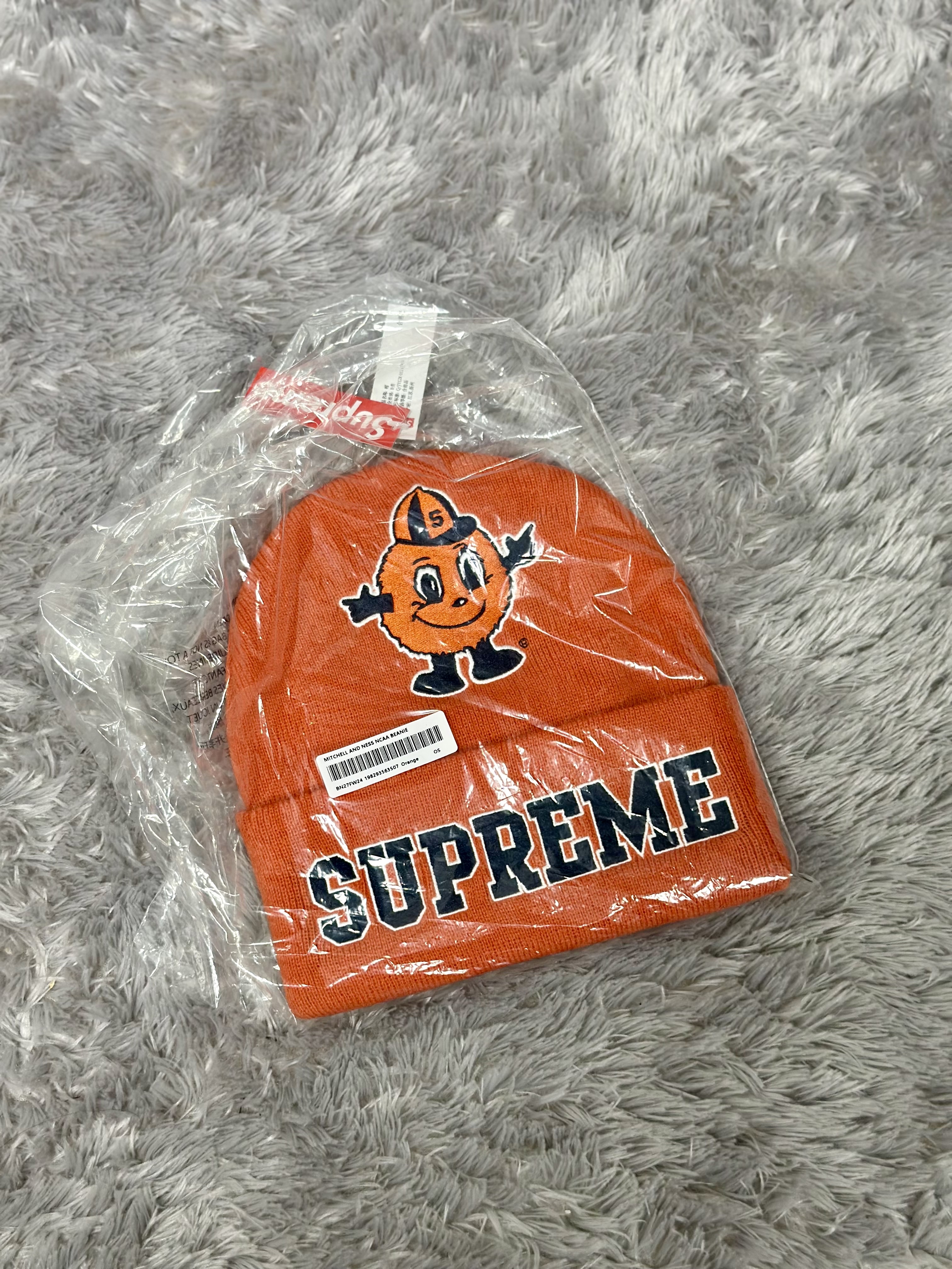 Supreme Mitchell & Ness NCAA Beanie Orange - 24FW 착용 스타일