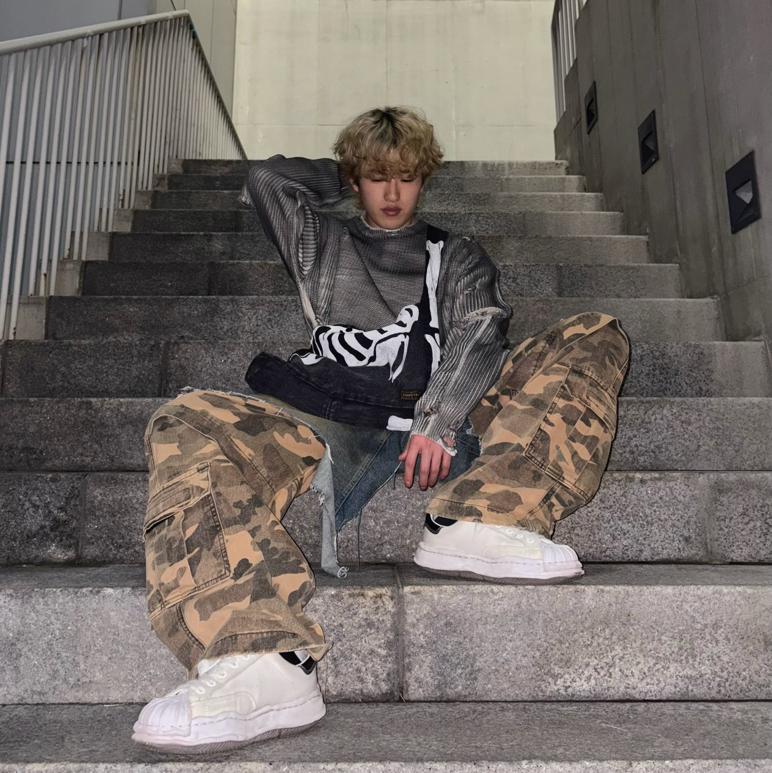 Kapital 14 oz. Denim Bone Print Book Bag Black, Project G/R Layered Cargo Denim Pants Blue Camo 착용 스타일 - 3