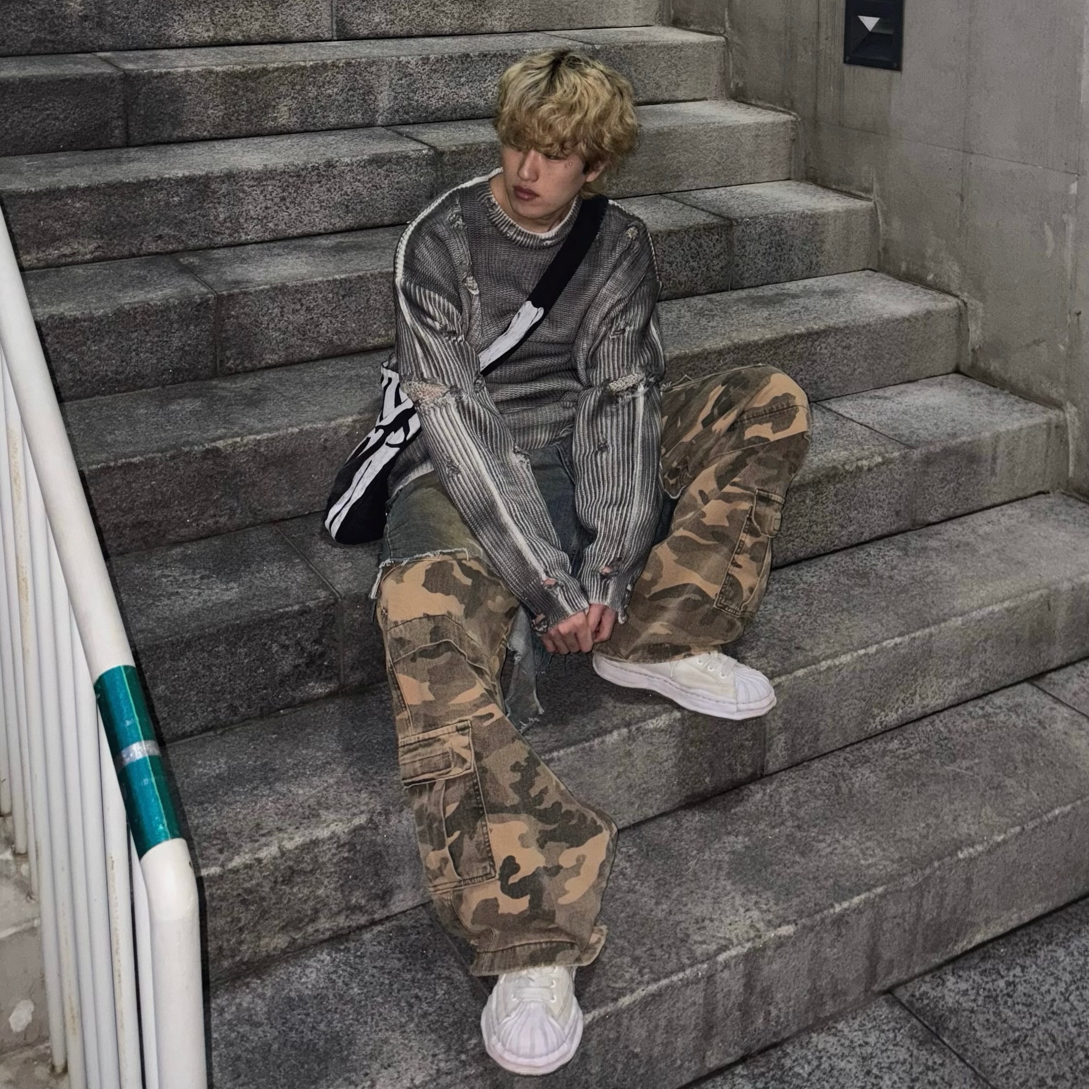 Kapital 14 oz. Denim Bone Print Book Bag Black, Project G/R Layered Cargo Denim Pants Blue Camo 착용 스타일 - 1