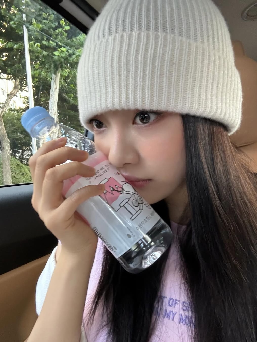 Thug Club TC Emblem Basic Beanie White, Supreme Overdyed Beanie Black 착용 스타일 - 3