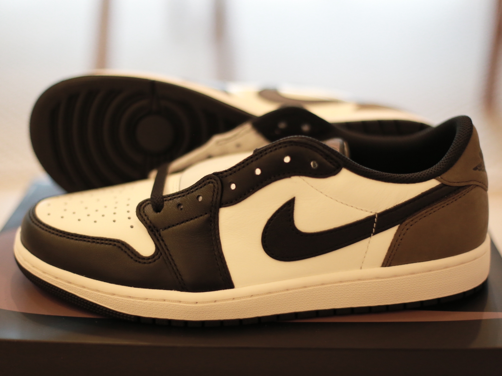 Jordan 1 Retro Low OG Mocha 착용 스타일 - 4