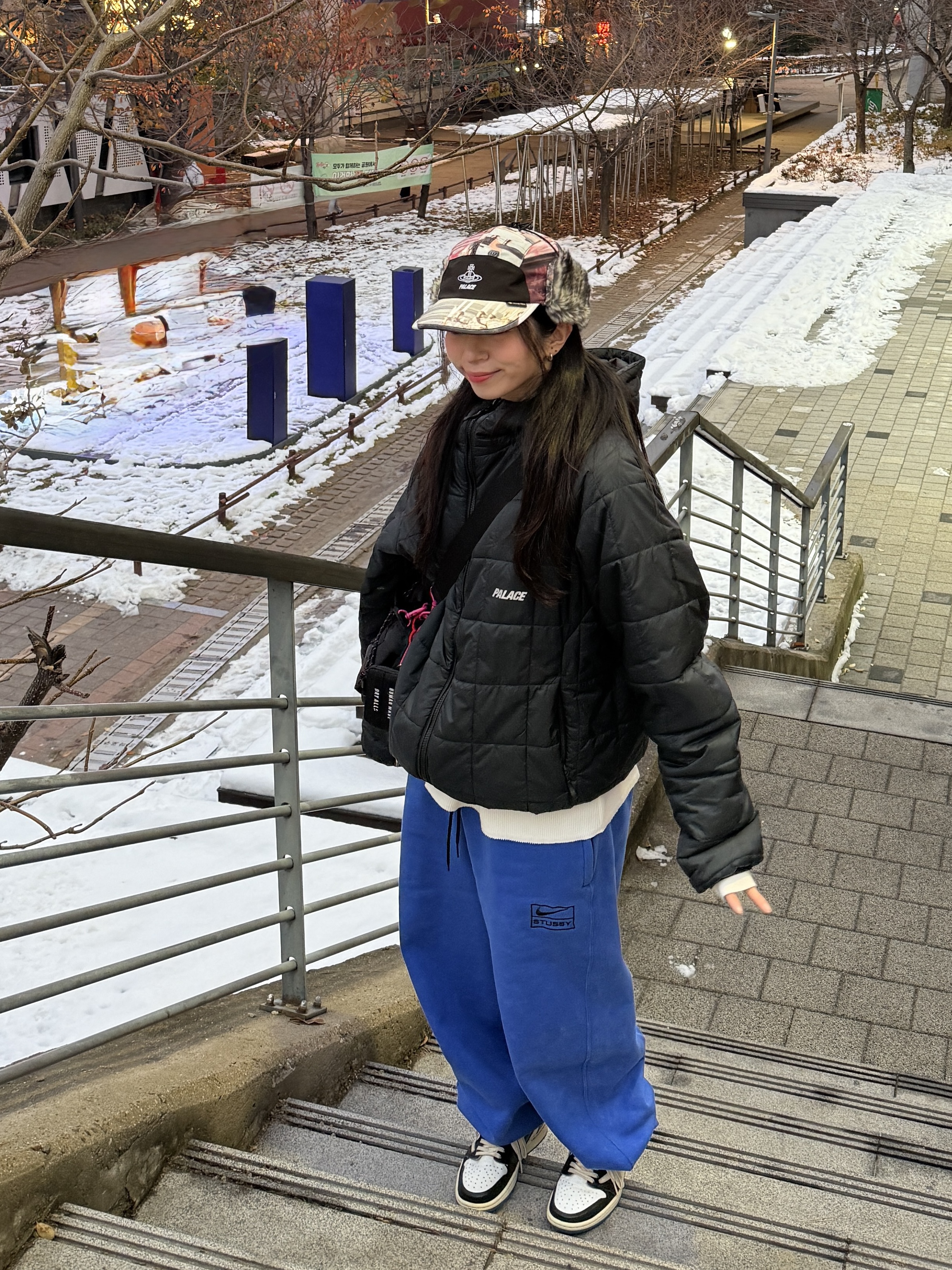 Palace x Vivienne Westwood Gore-Tex Shooting Cap Colour Print - 24FW, Palace Microlite Jacket Black - 24FW 착용 스타일 - 1