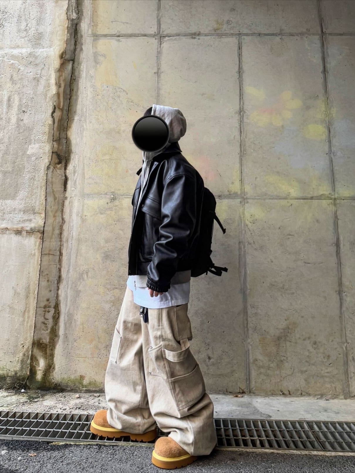 Supreme Backpack Black - 18FW, Balenciaga Cargo Sneakers White Grey 착용 스타일 - 2