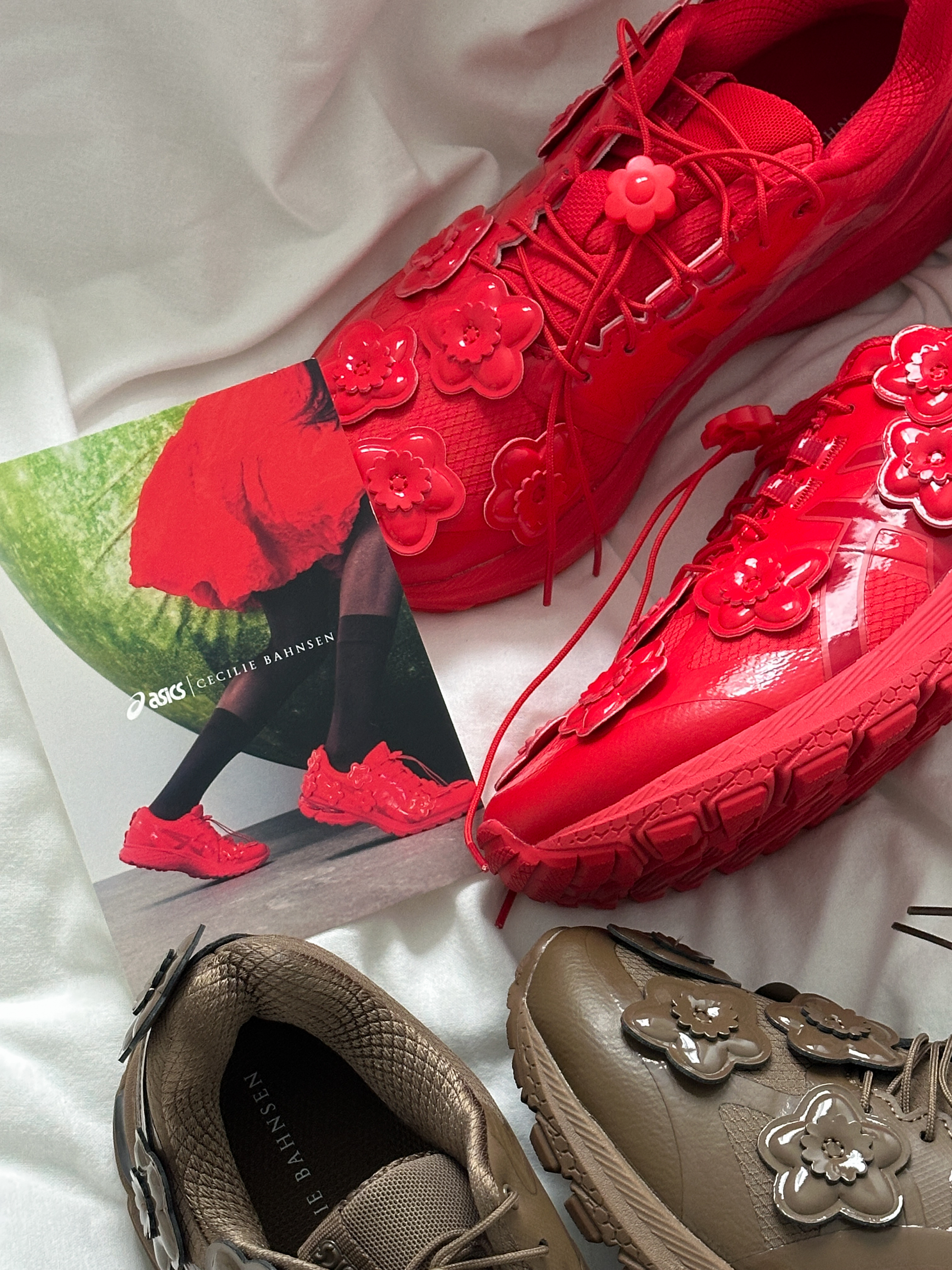 Asics x Cecilie Bahnsen Gel-Terrain Sepia, Asics x Cecilie Bahnsen Gel-Terrain Red 착용 스타일 - 2