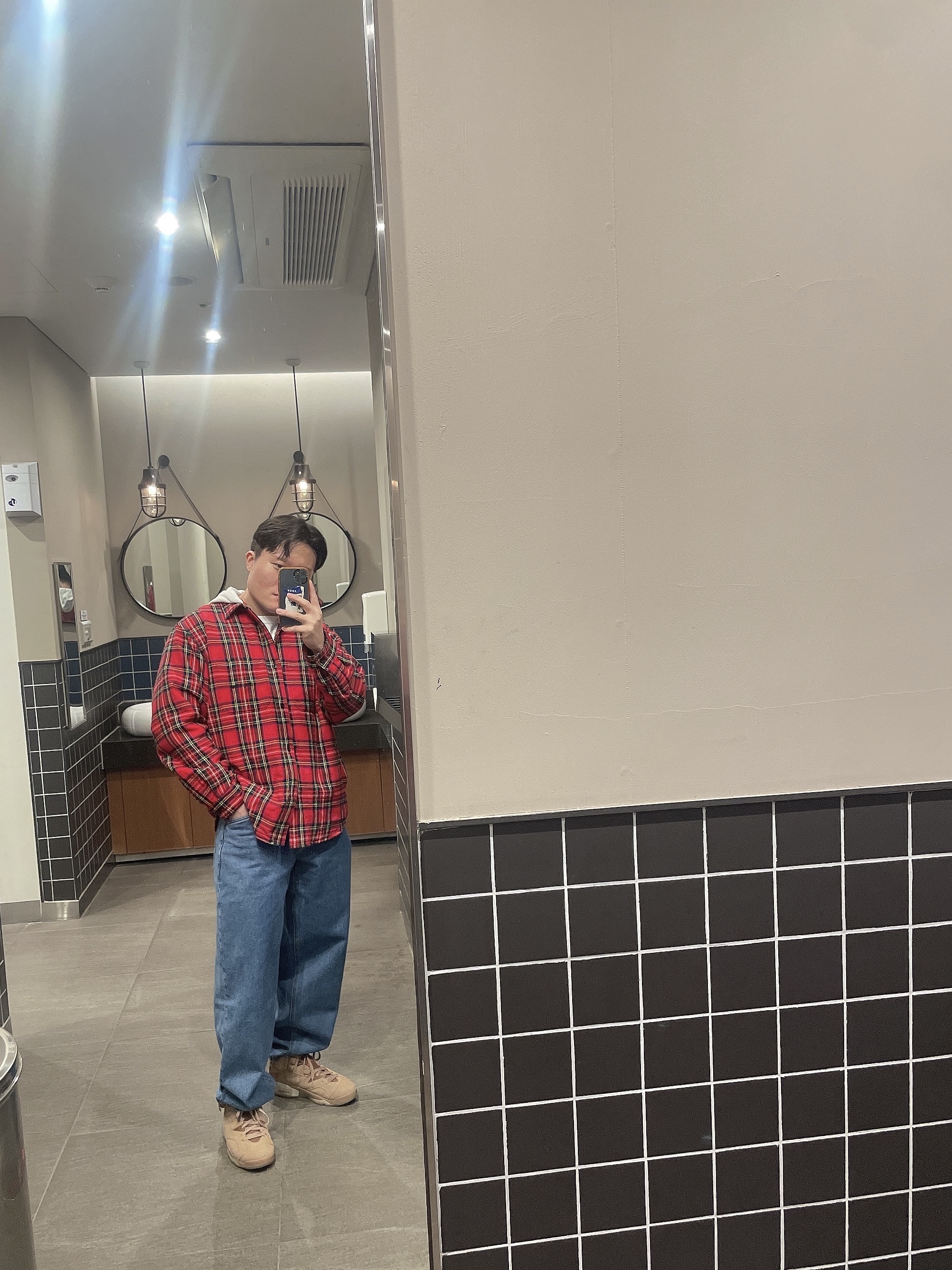 Supreme Tartan Flannel Hooded Shirt Red - 23FW, Jordan 6 x Travis Scott Retro SP British Khaki 착용 스타일